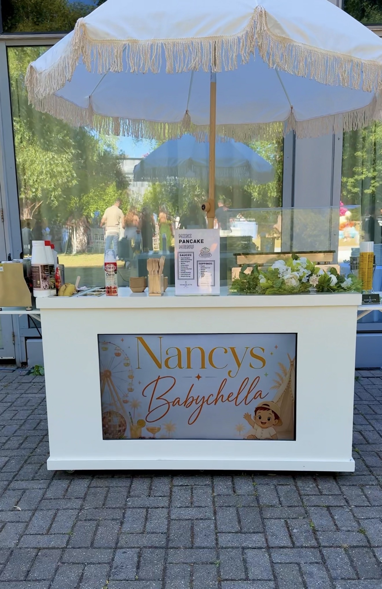 Fluffiest Mini Dutch Pancakes Cart & Personalised Digital Screen