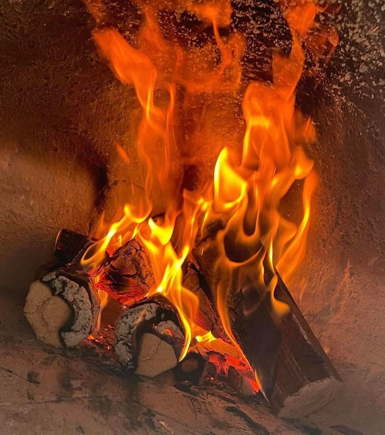 Fresh, Fast & Full of Flavour Wood-Fired Pizza Tailored For You