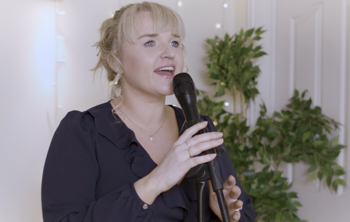 Livia Rose: Acoustic Classics, Soulful Love Songs & Covers.
