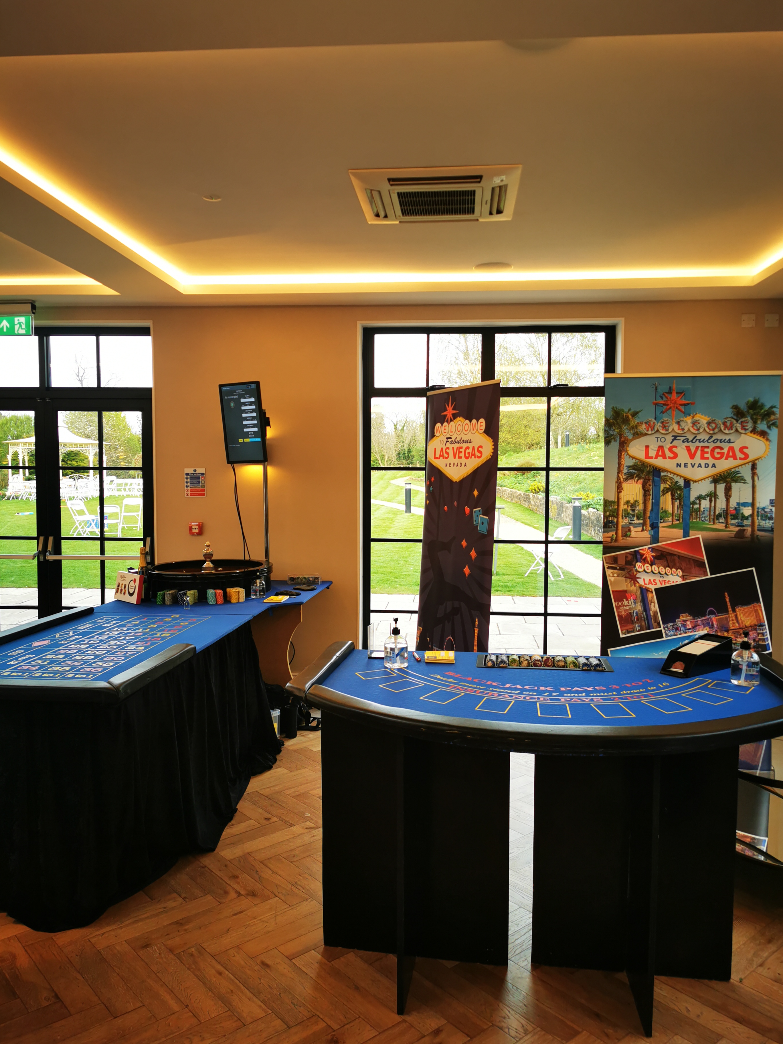 Roulette & Blackjack Tables Fun Casino , Entertain Your Guests 
