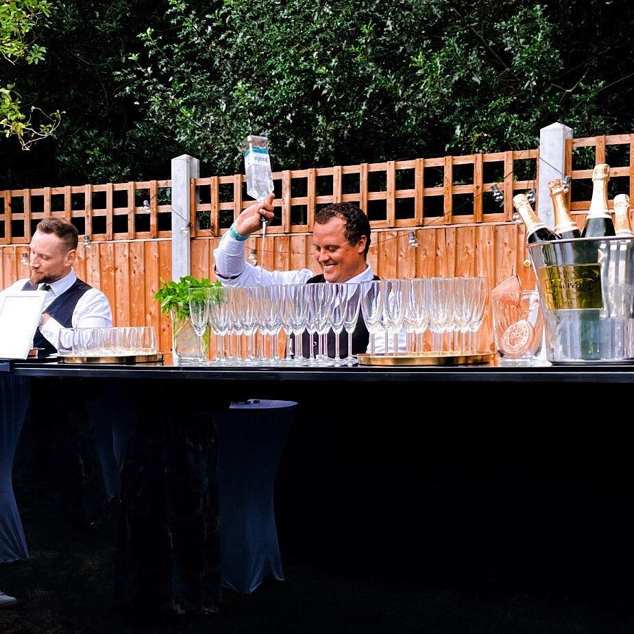 Bills & Bubbles Bar Keeps the Drinks Flowing