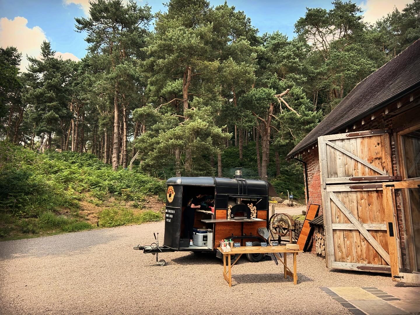 Handcrafted Fresh Woodfired Pizzas On Wheels