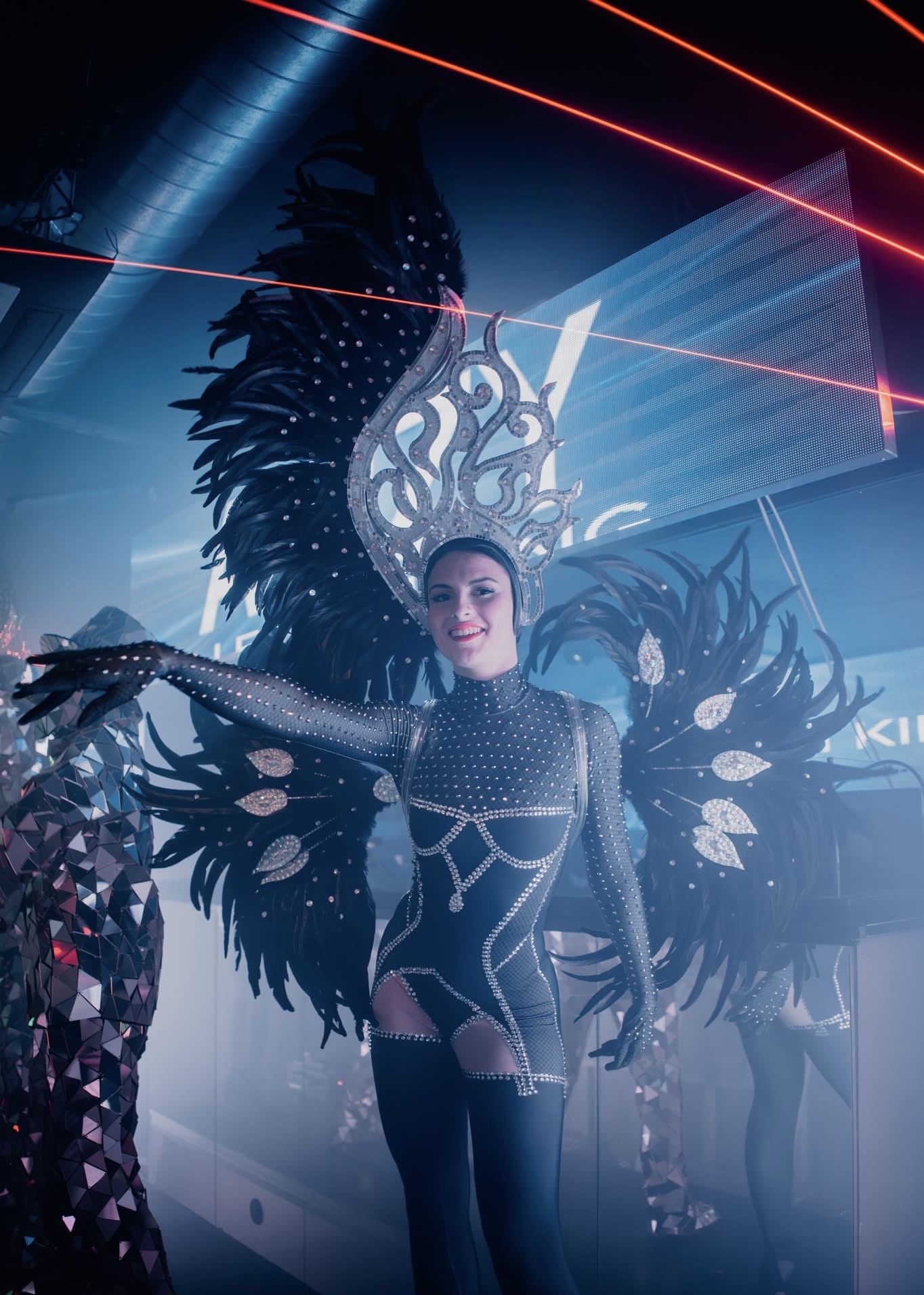 Bring the Glitz with Las Vegas Showgirls 🖤