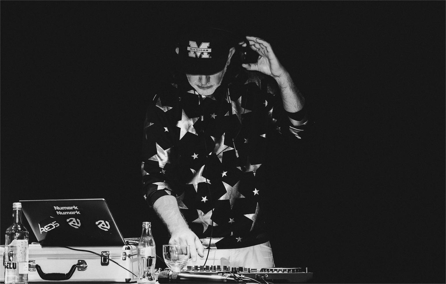 Costa Costa Playing the Best of R&B, House, Garage & Bashment