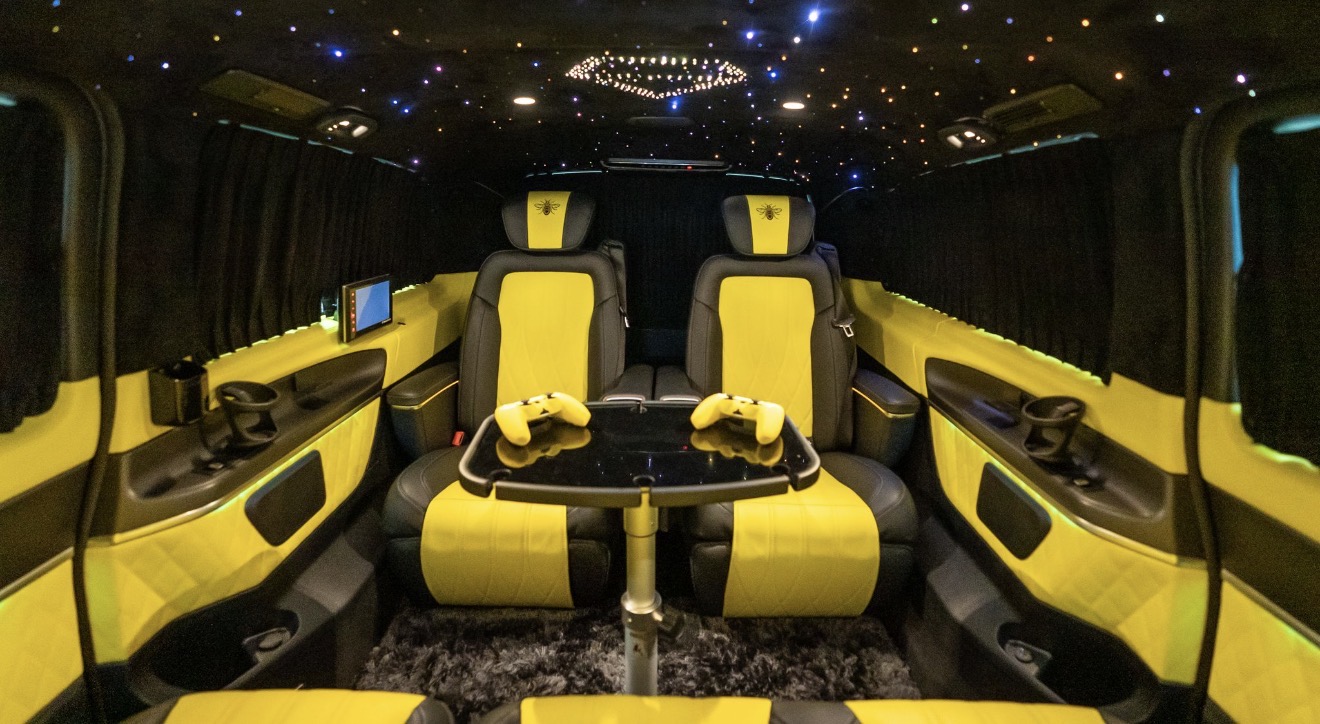 5 Seater Manchester Bee V-Class Landjet with Netflix, YouTube & PS5