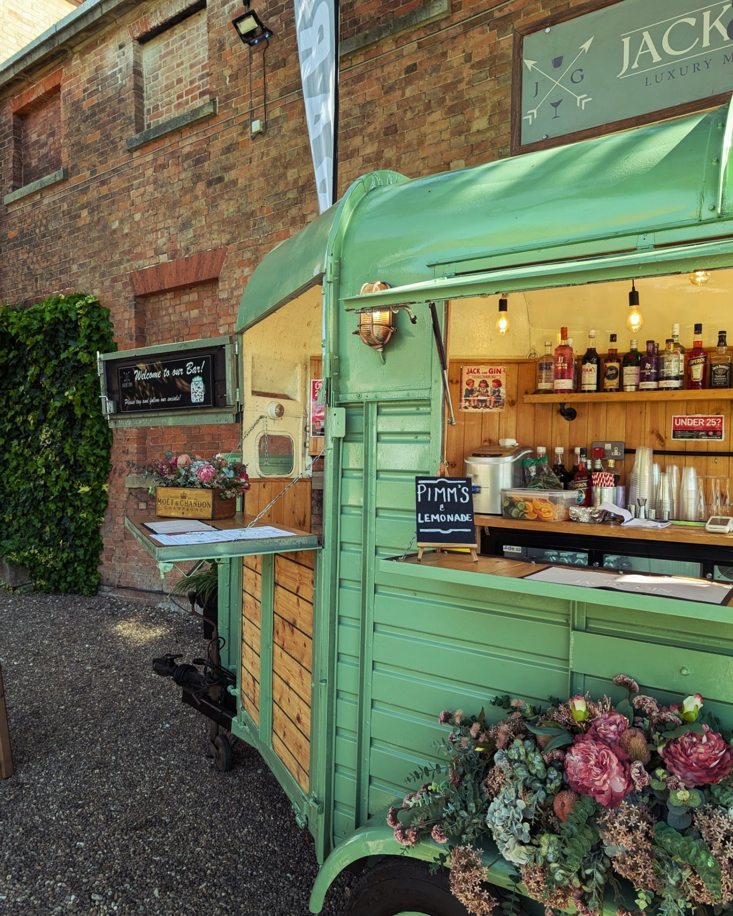 The Pop of Perfection Luxury Horsebox Bar