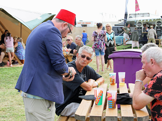 Comedy Close-Up Magician for Weddings, Parties & Events