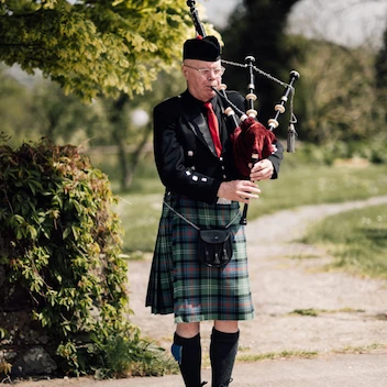 Colin Sutherland - Piper for hire