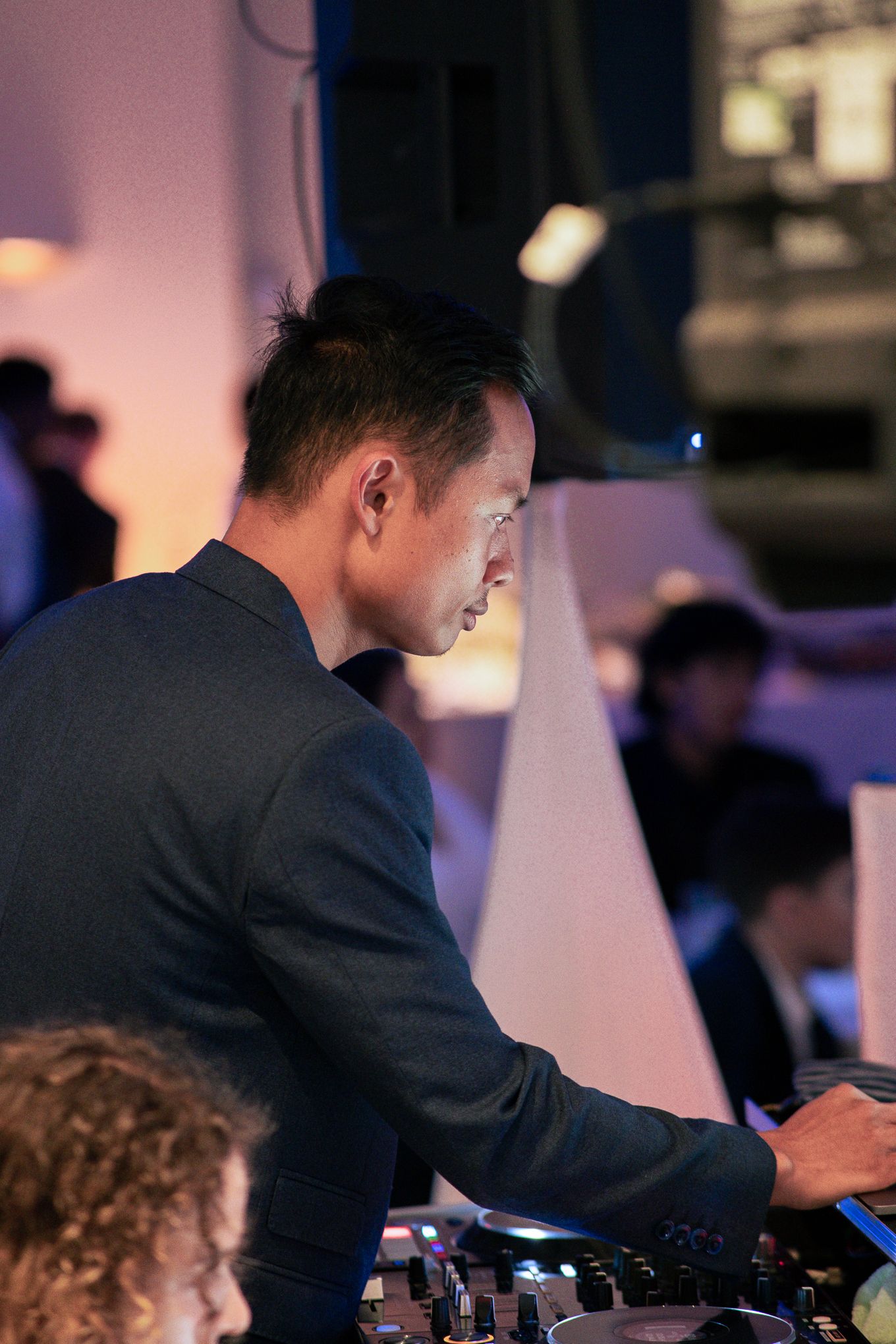DJ Tim Playing Dancefloor Hits & Filling the Dance Floor