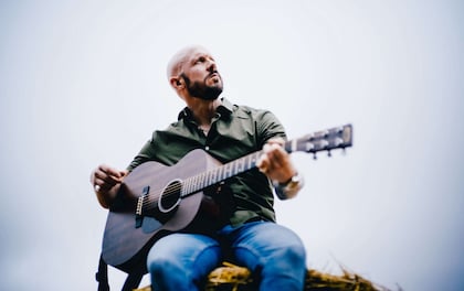Top 10 Acoustic Singing Guitarists in Sheffield for Hire, Instant