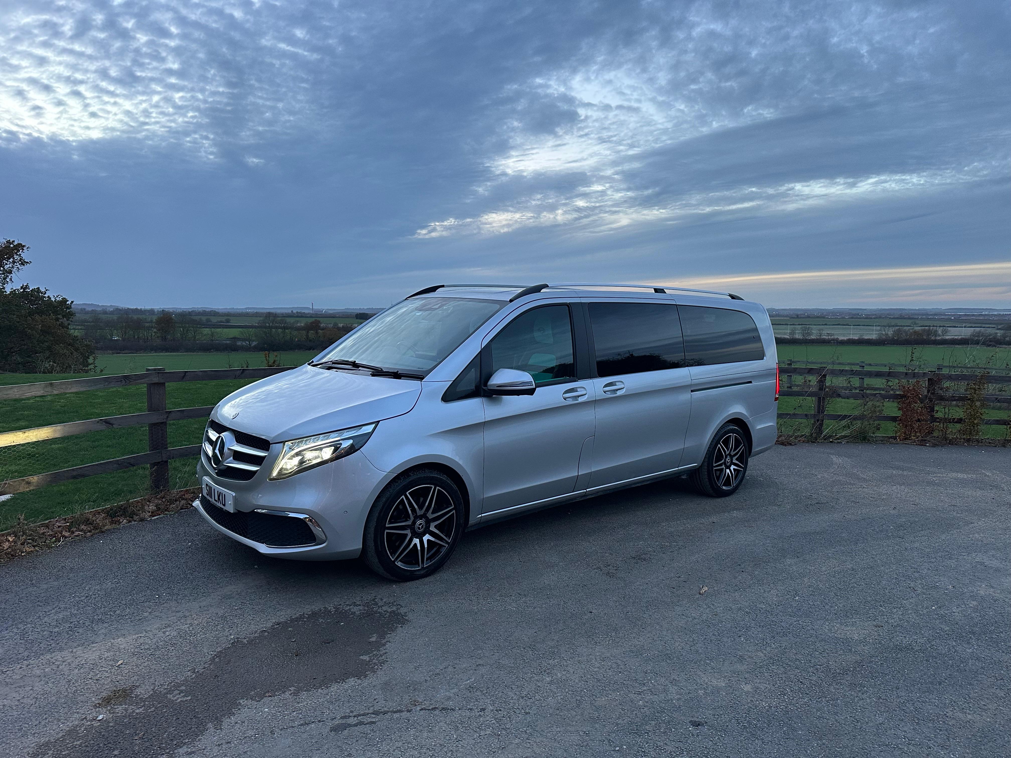 5 Seater Tiffany Blue Luxury V-Class Landjet