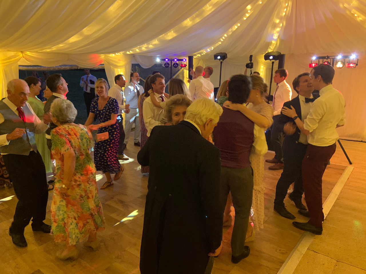 DJ Nick Burrett - Master of the Party Atmosphere