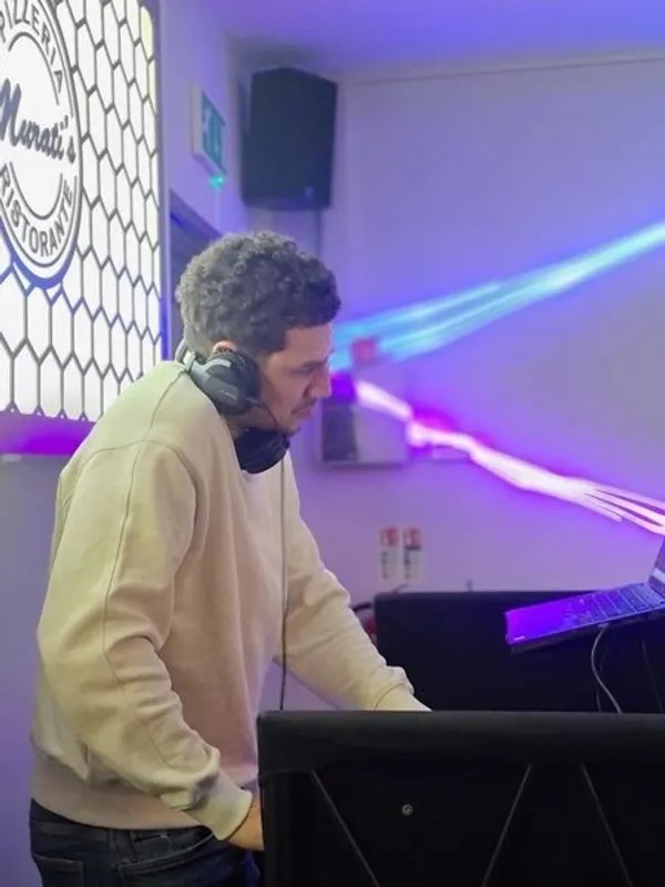Multi-Genre DJ Lee Smart