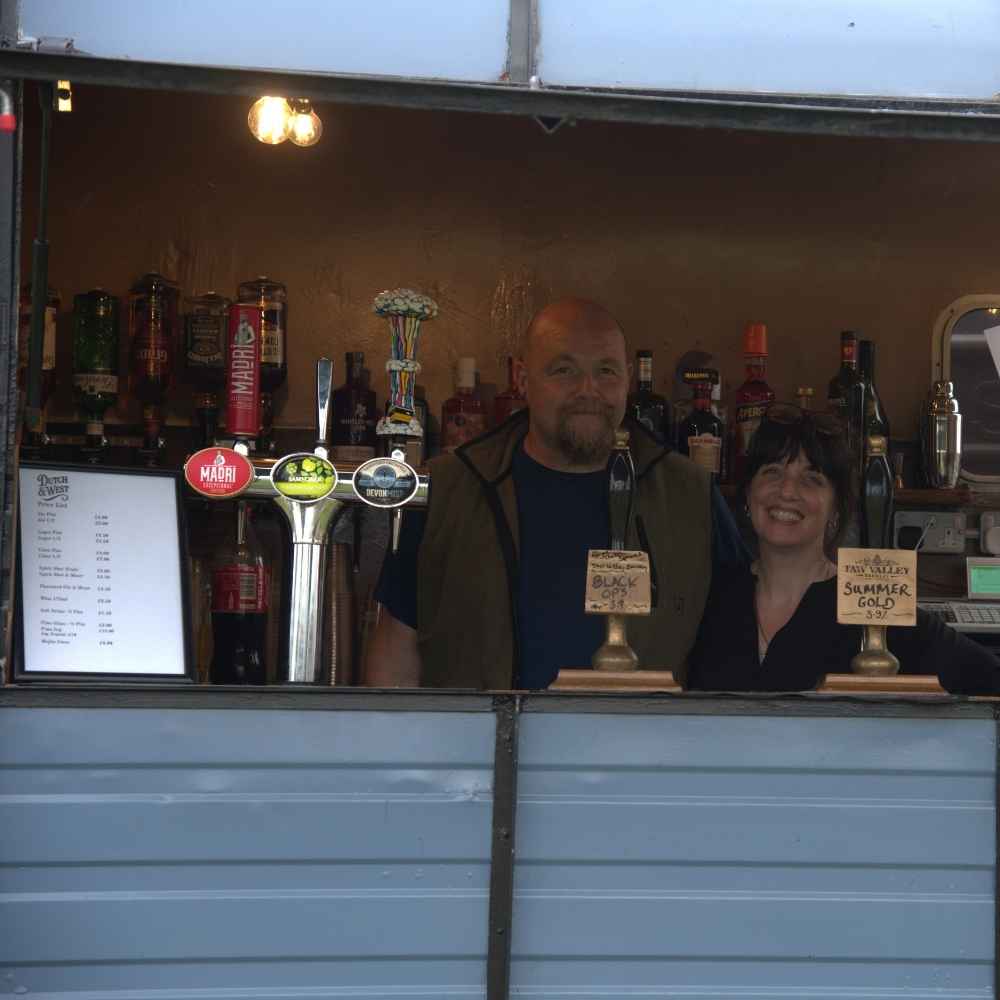Vintage Horsebox Mobile Bar Serving Local Ales, Ciders & Cocktails