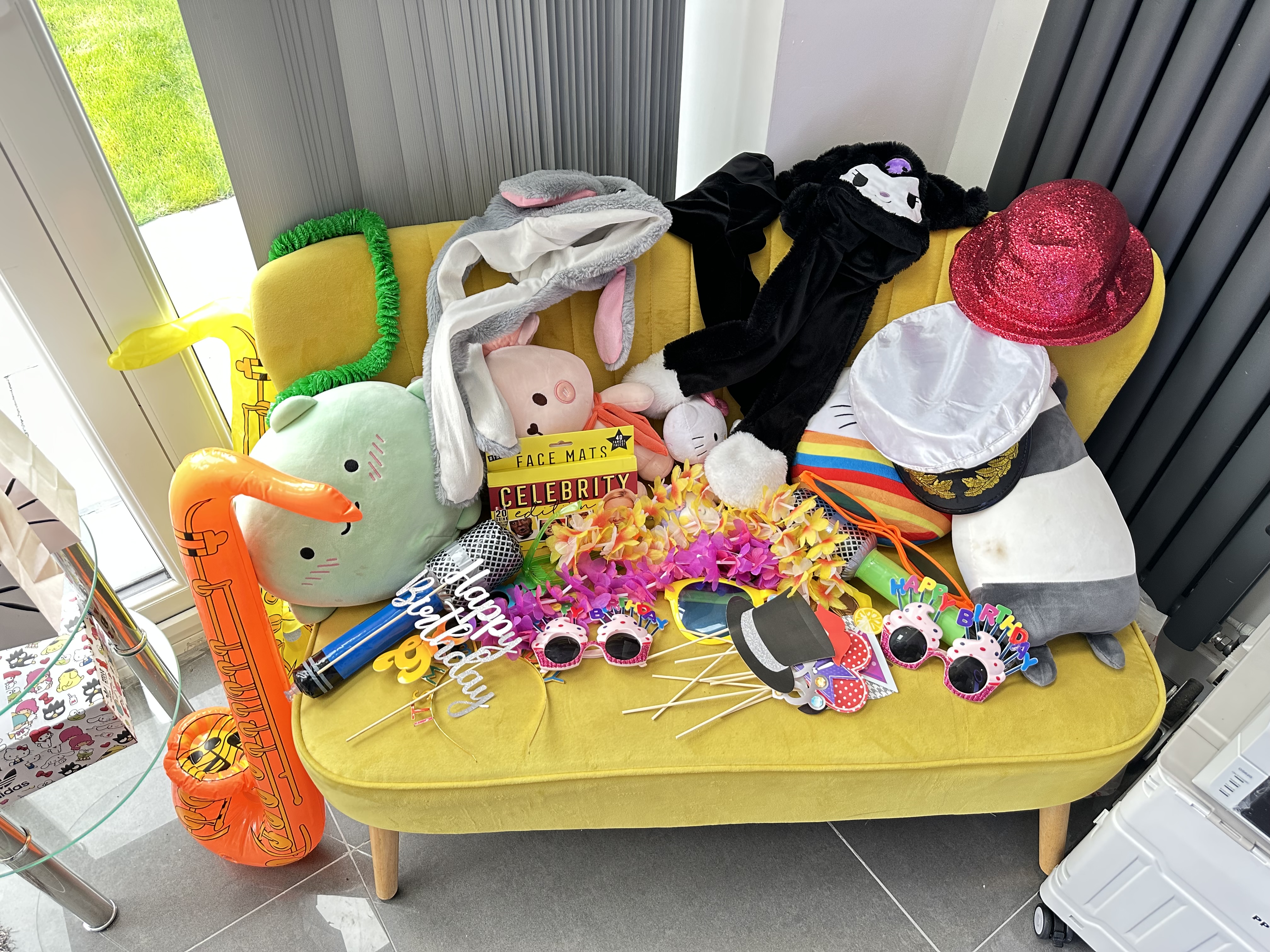 Selfie Pod Creating Photos With Unlimited Printing for your event