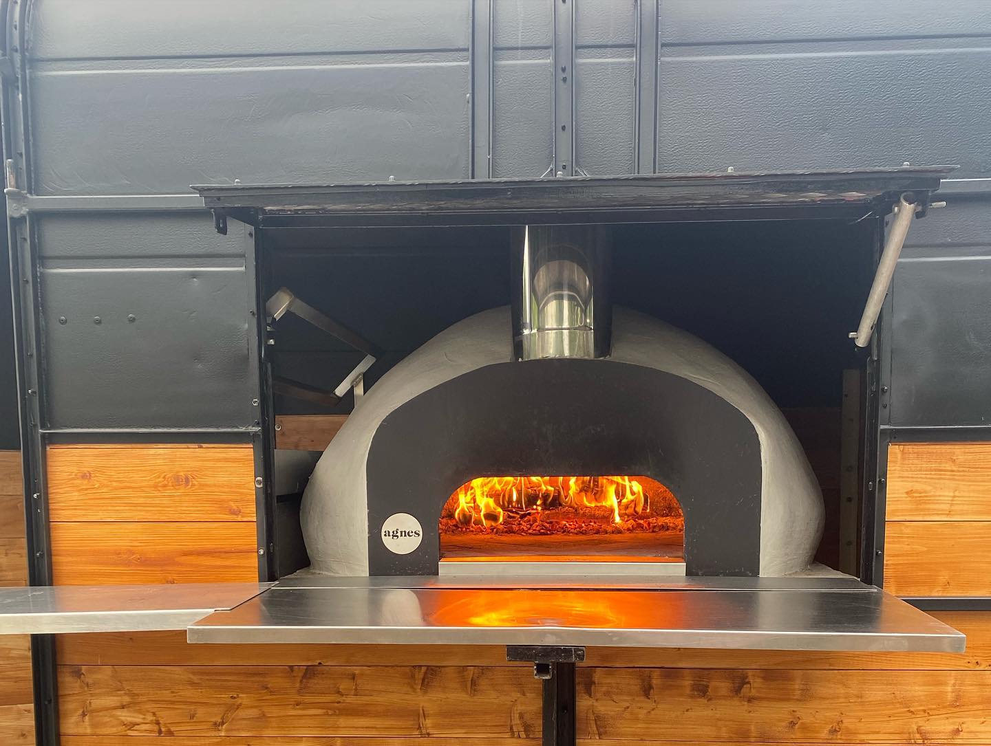 Handcrafted Fresh Woodfired Pizzas On Wheels