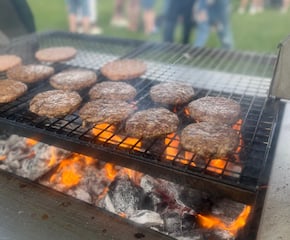 BBQing Steak Burgers & other Meats over Hot Coals for the Best Flavours