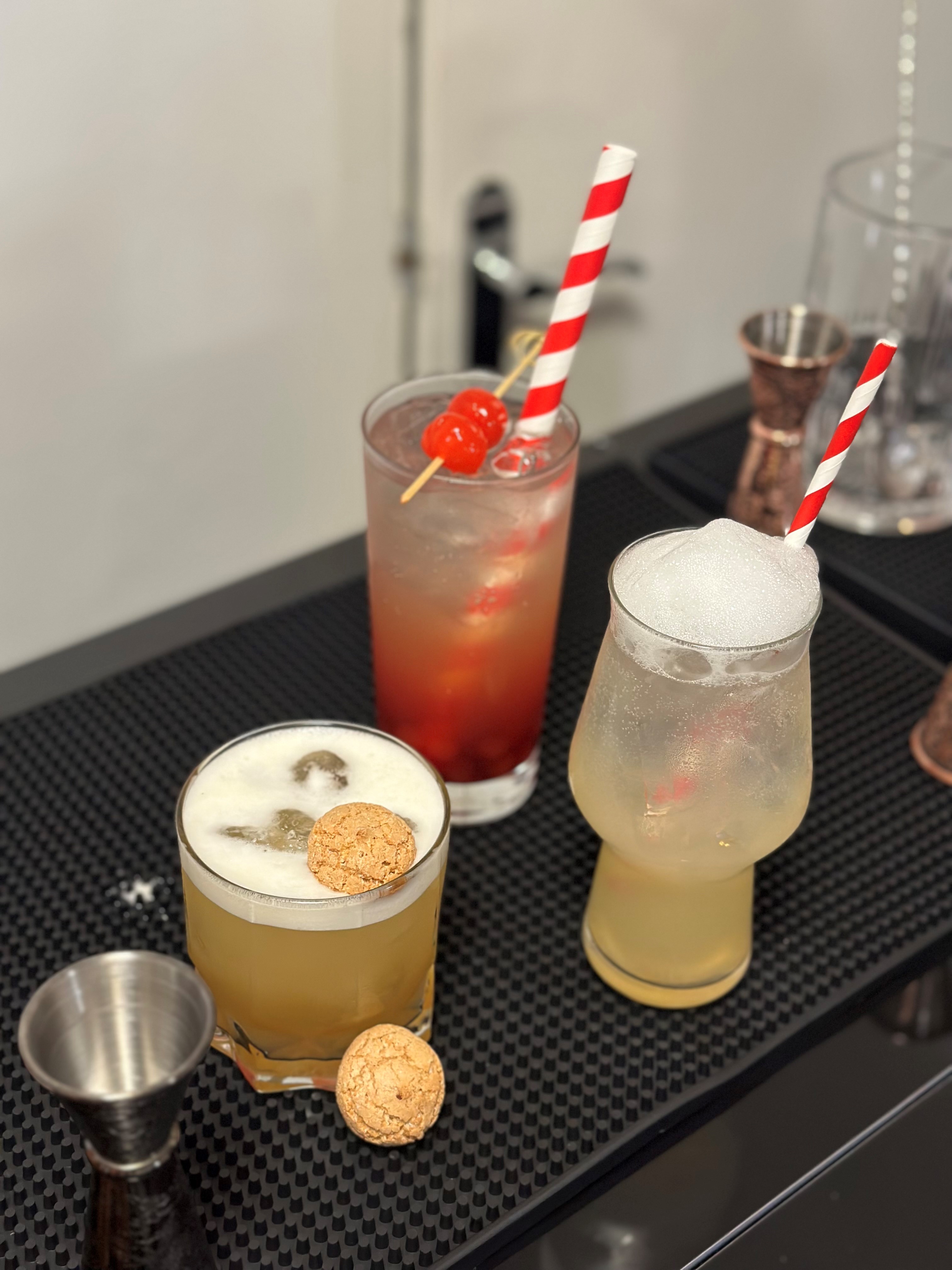 Uniquely Stylish Pop-Up Bar & Bespoke Mixologists