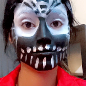 henna artist and face painter