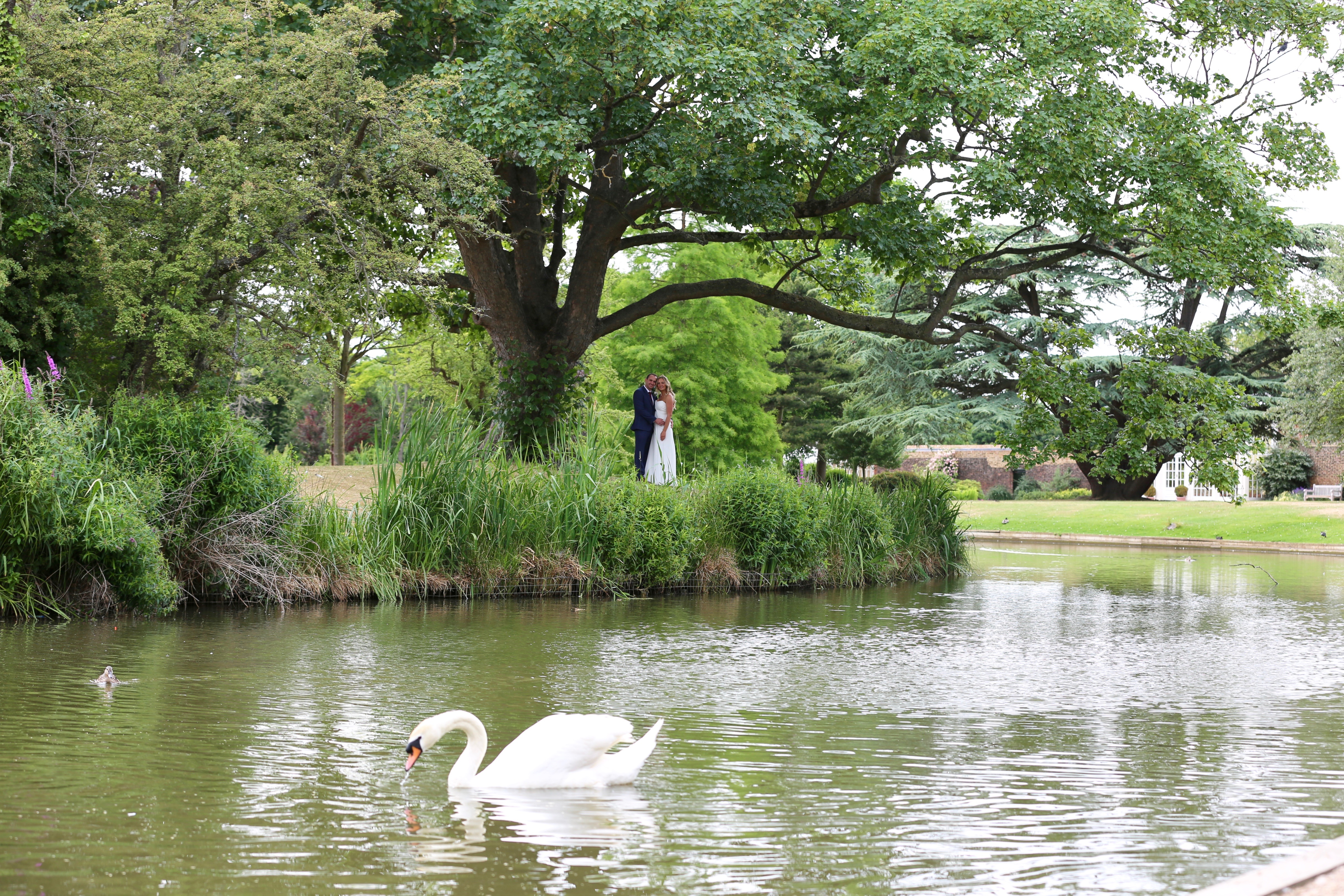 A Blend of Romance & Documentary in Relaxed, Modern & Fun Photography