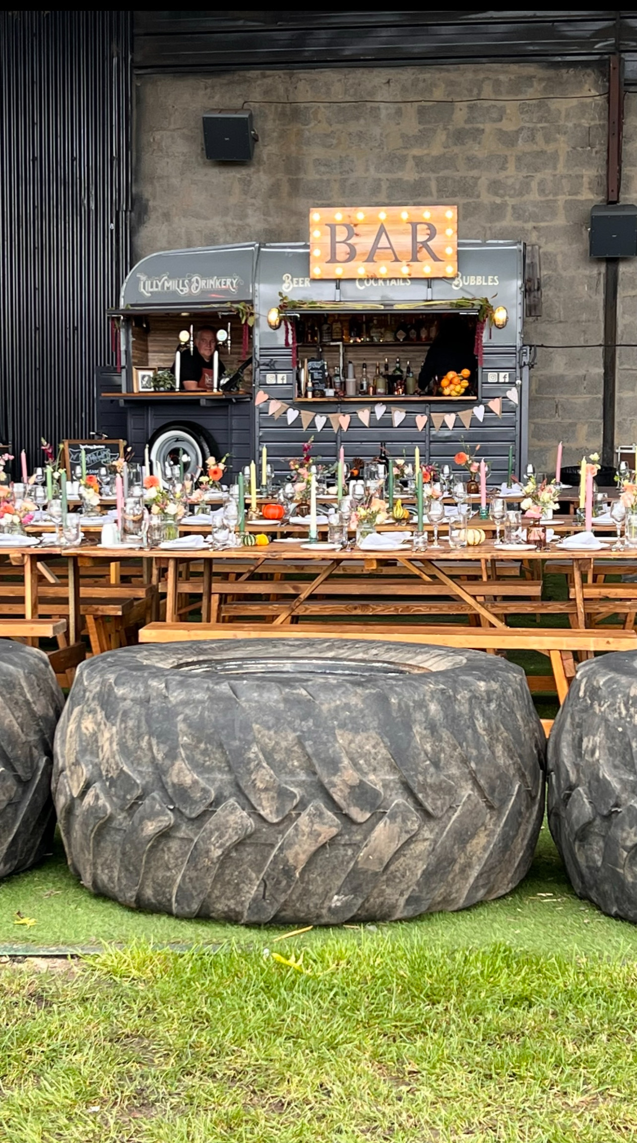 Luxury Horsebox Bar "Lilly" with Great Drinks Selection