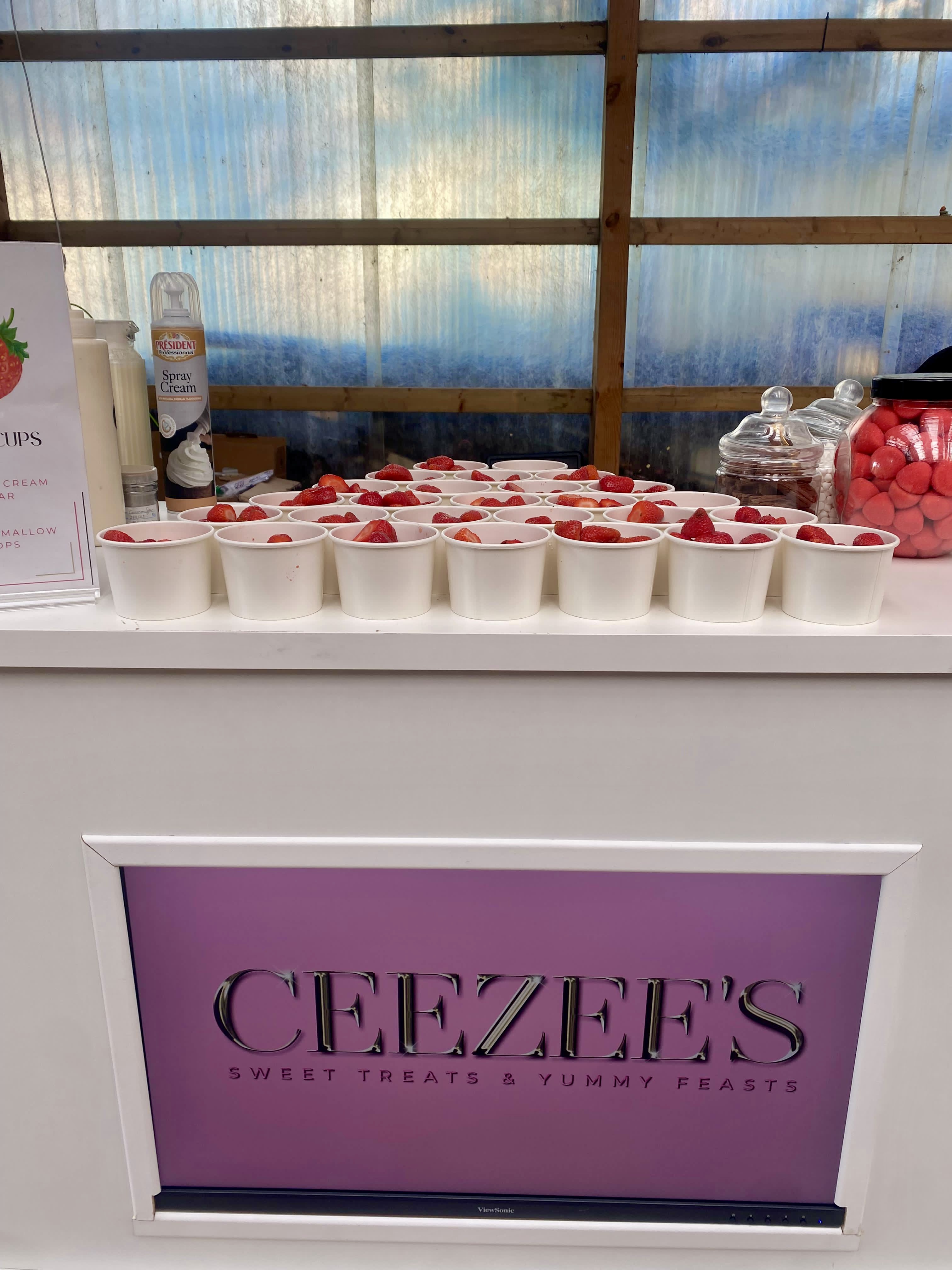 Fresh & Juicy Strawberries & Cream Cart