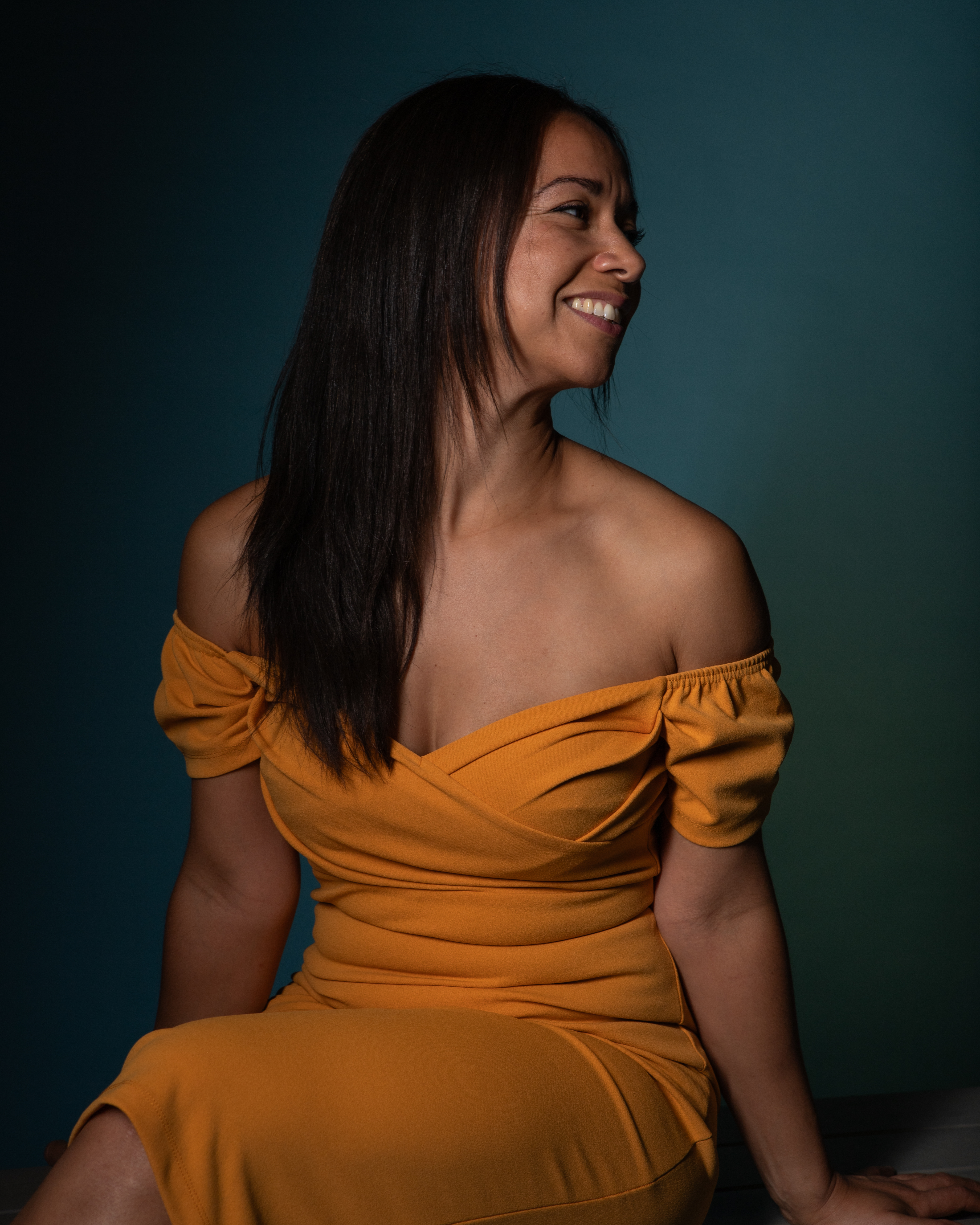 Laura T Music Fantastic Versatlie Solo Singer