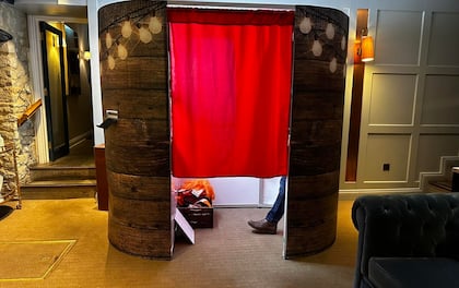 Customisable Enclosed Photo Booth Experience