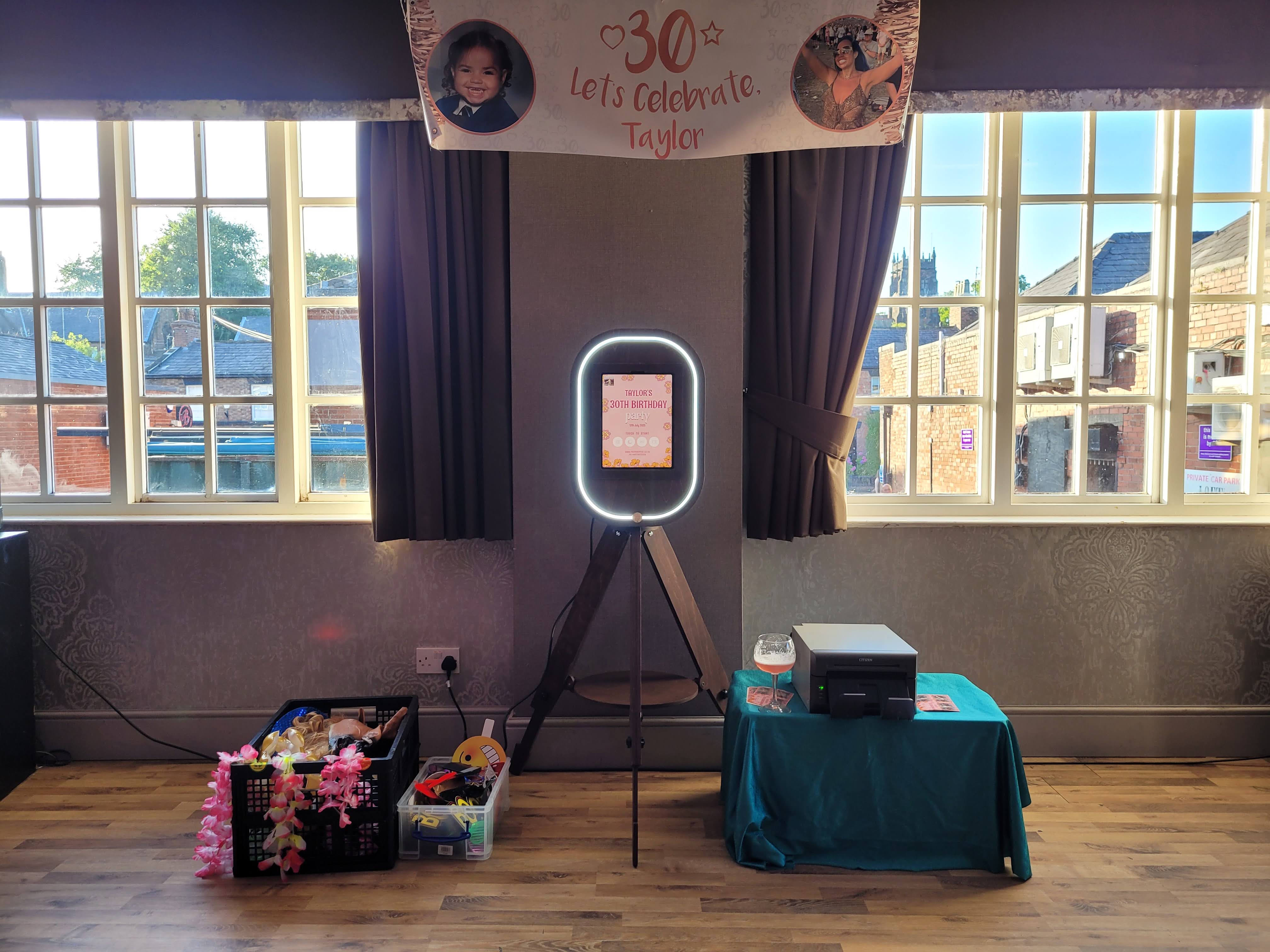 Retro Photo Pod Hire for Weddings, Parties & Events