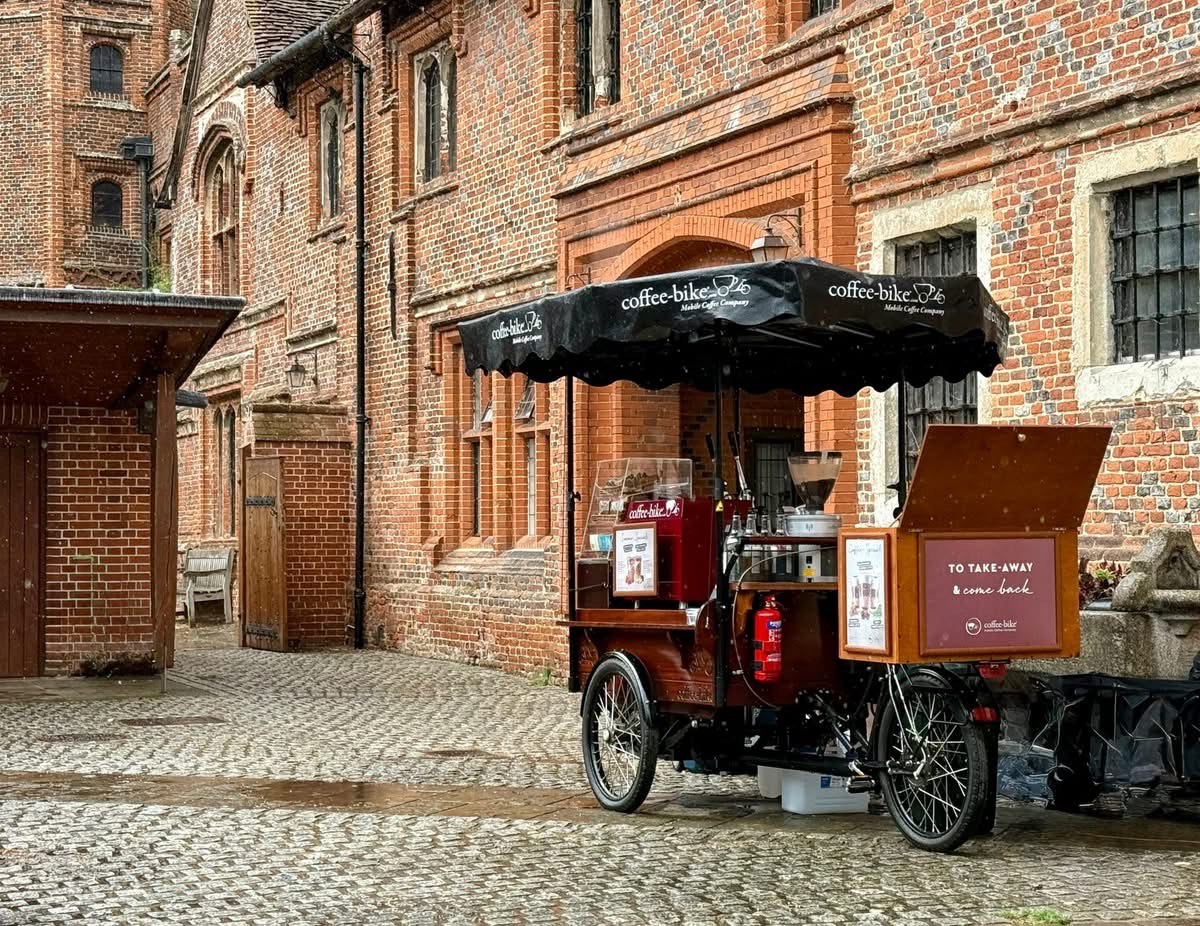 Barista-Served Organic Coffee from an Eye-Catching Coffee Bike
