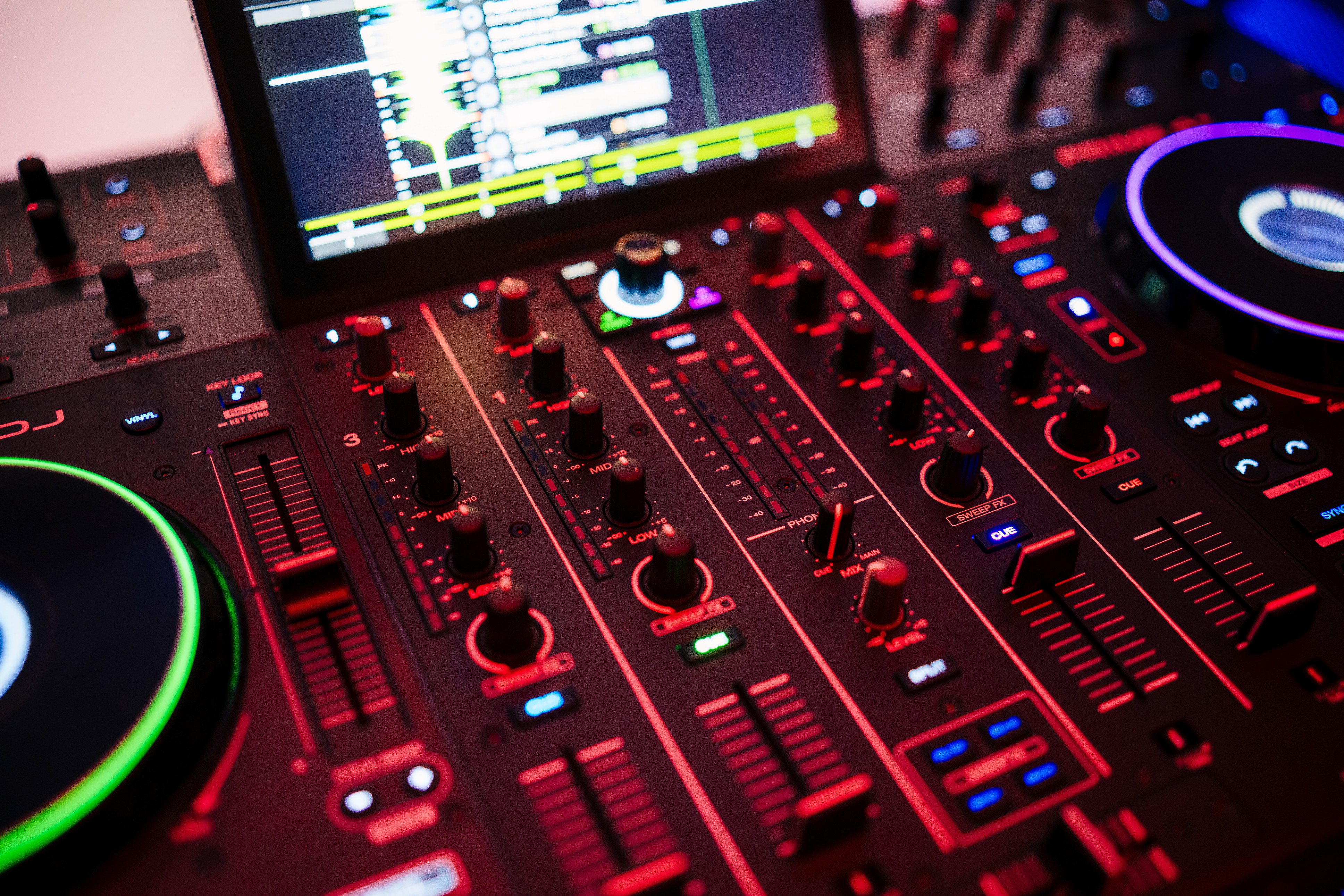 DJ Mobile Disco & Entertainment 20 Years Experience 