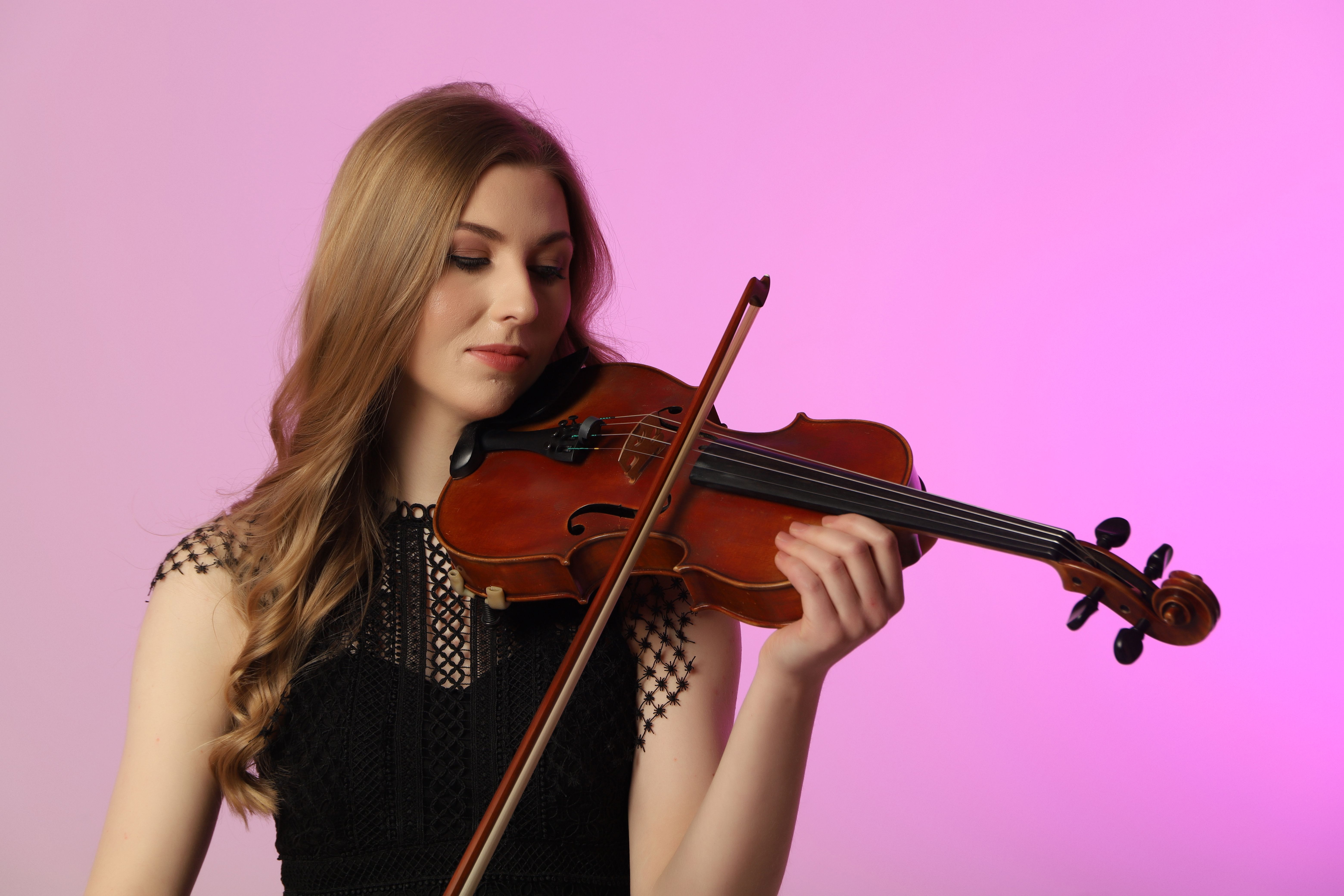 Acoustic & Electric Violinist Pippa Griffin