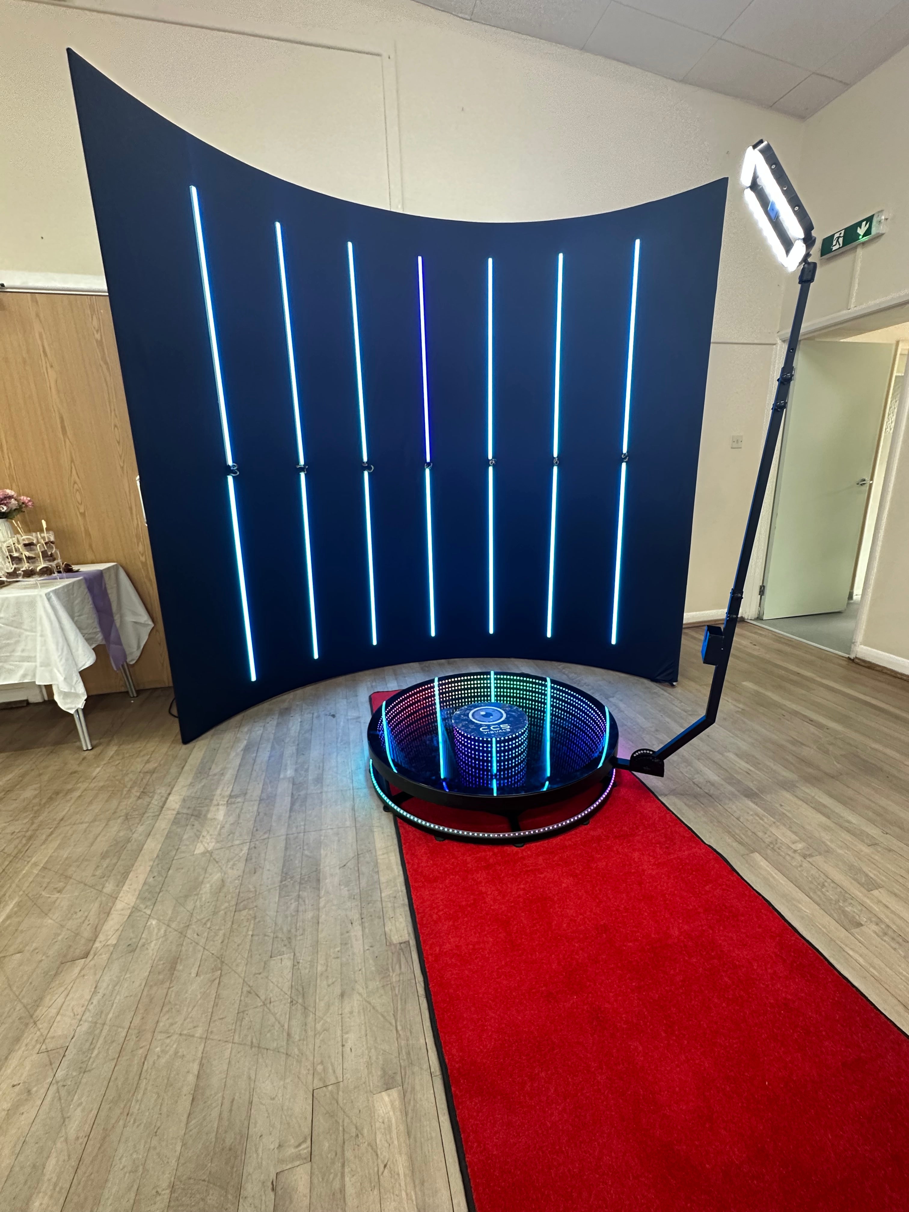 Captivate Your Guests With This Stunning 360 Photobooth