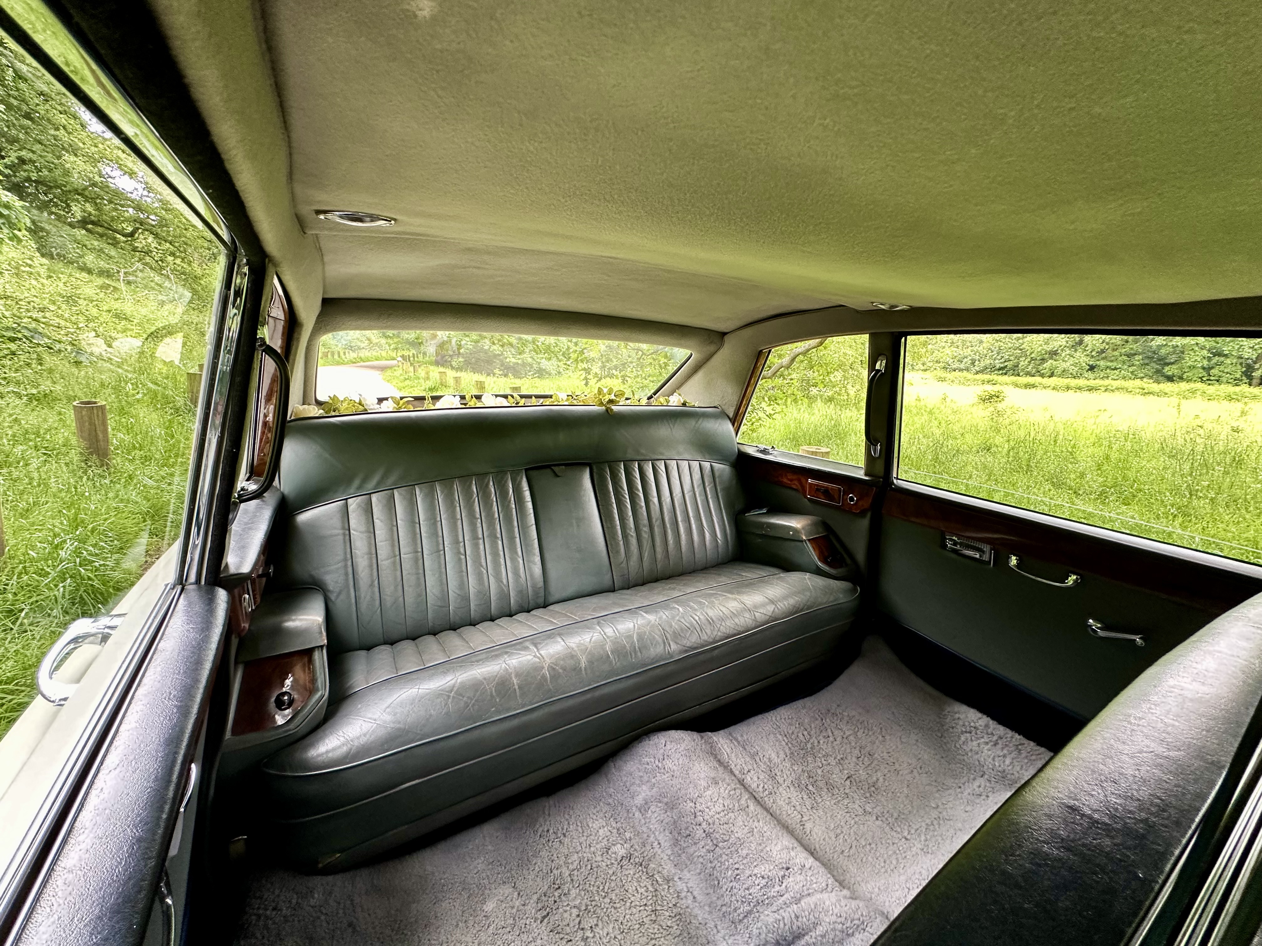 Daimler DS420 7-Seater Limousine