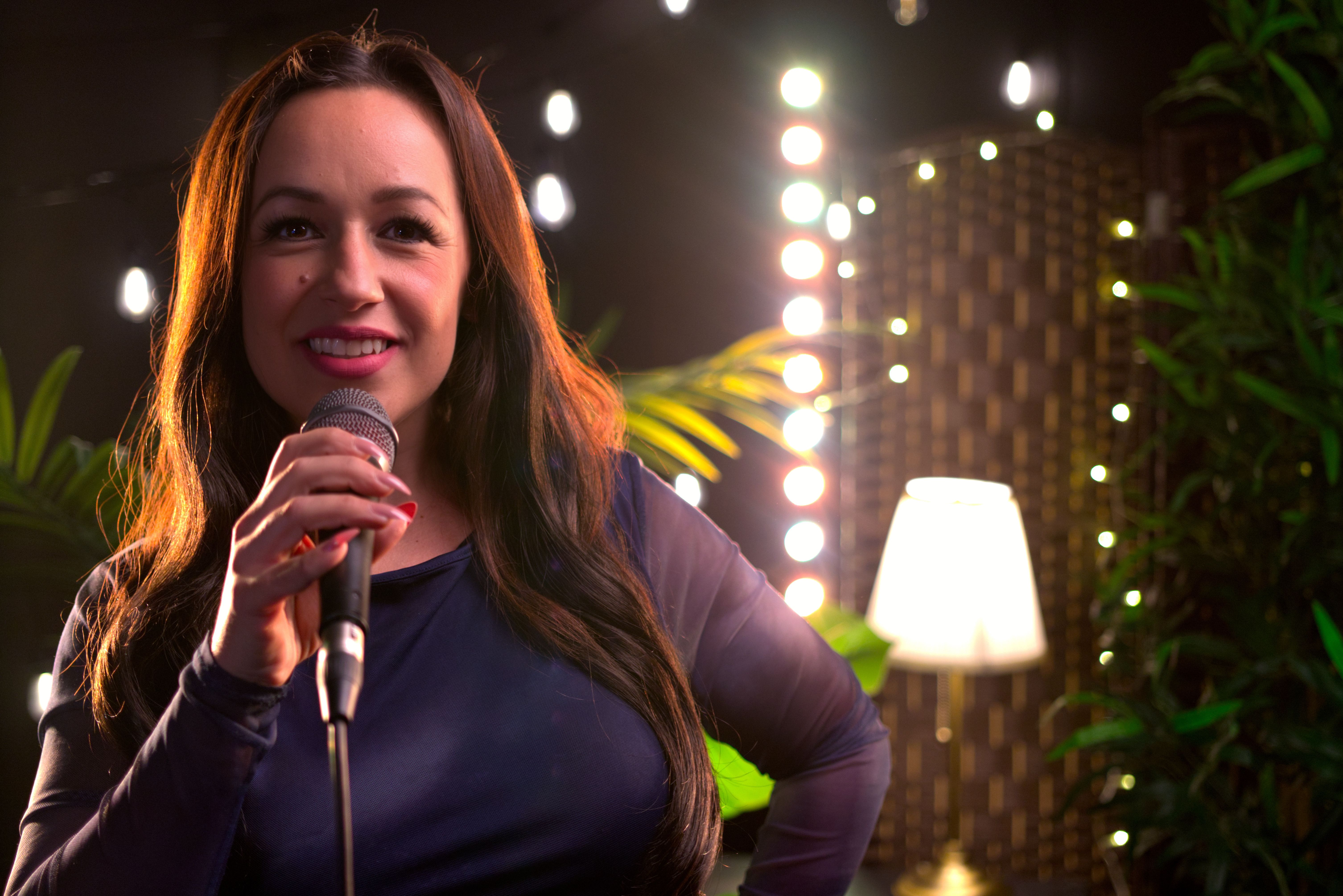 Wedding & Events Singer – From Laid-Back Acoustic to Full Party Energy