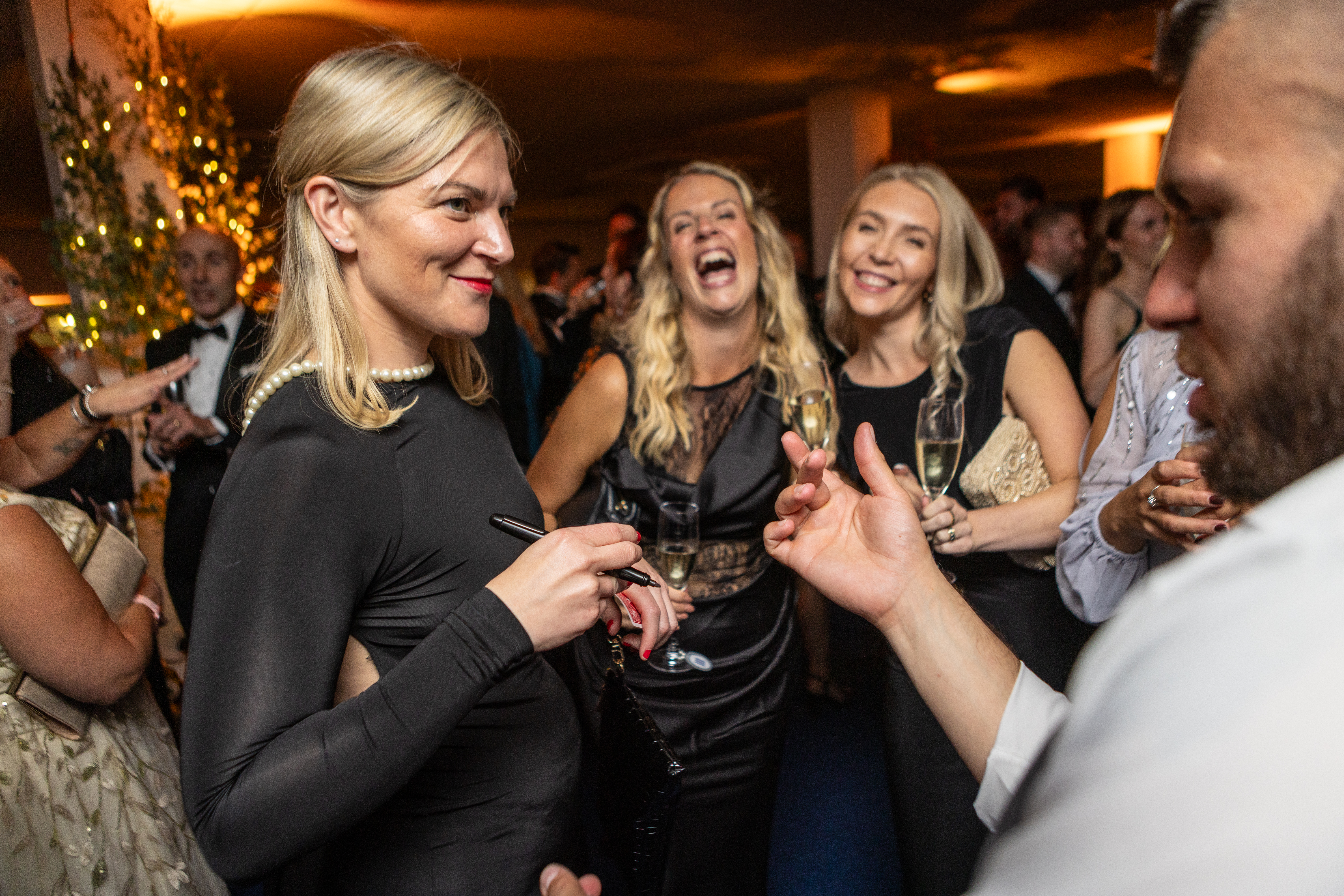 Mix & Mingle Close Up Magic