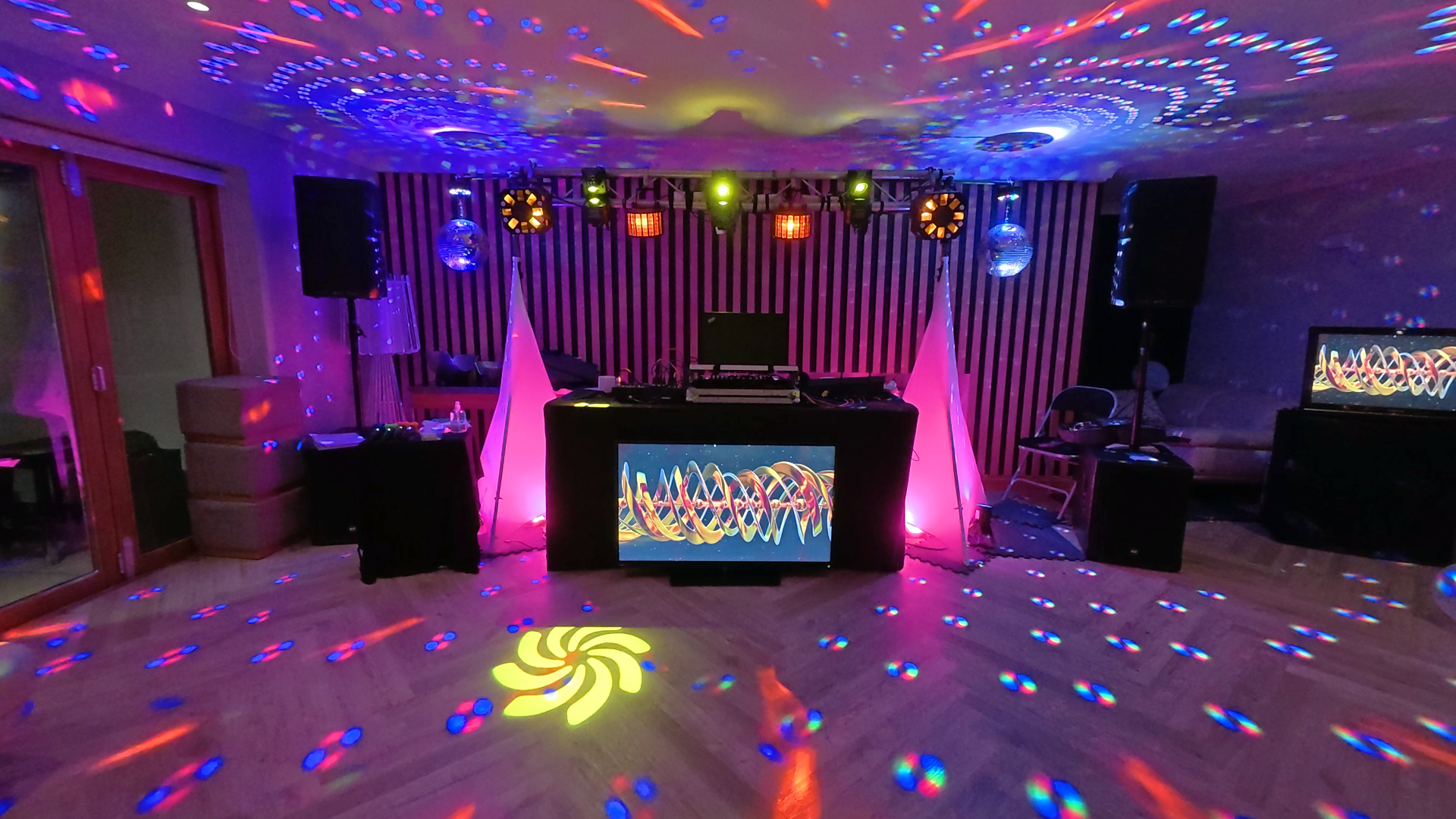 DJ John - The Heartbeat Of Your Party