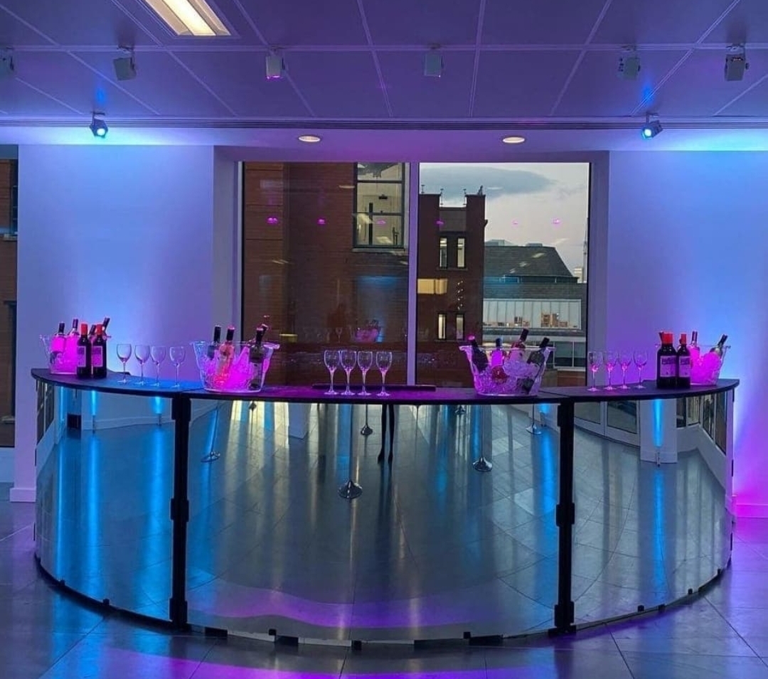 Glamorous Mirror Bar With Bottomless Drinks