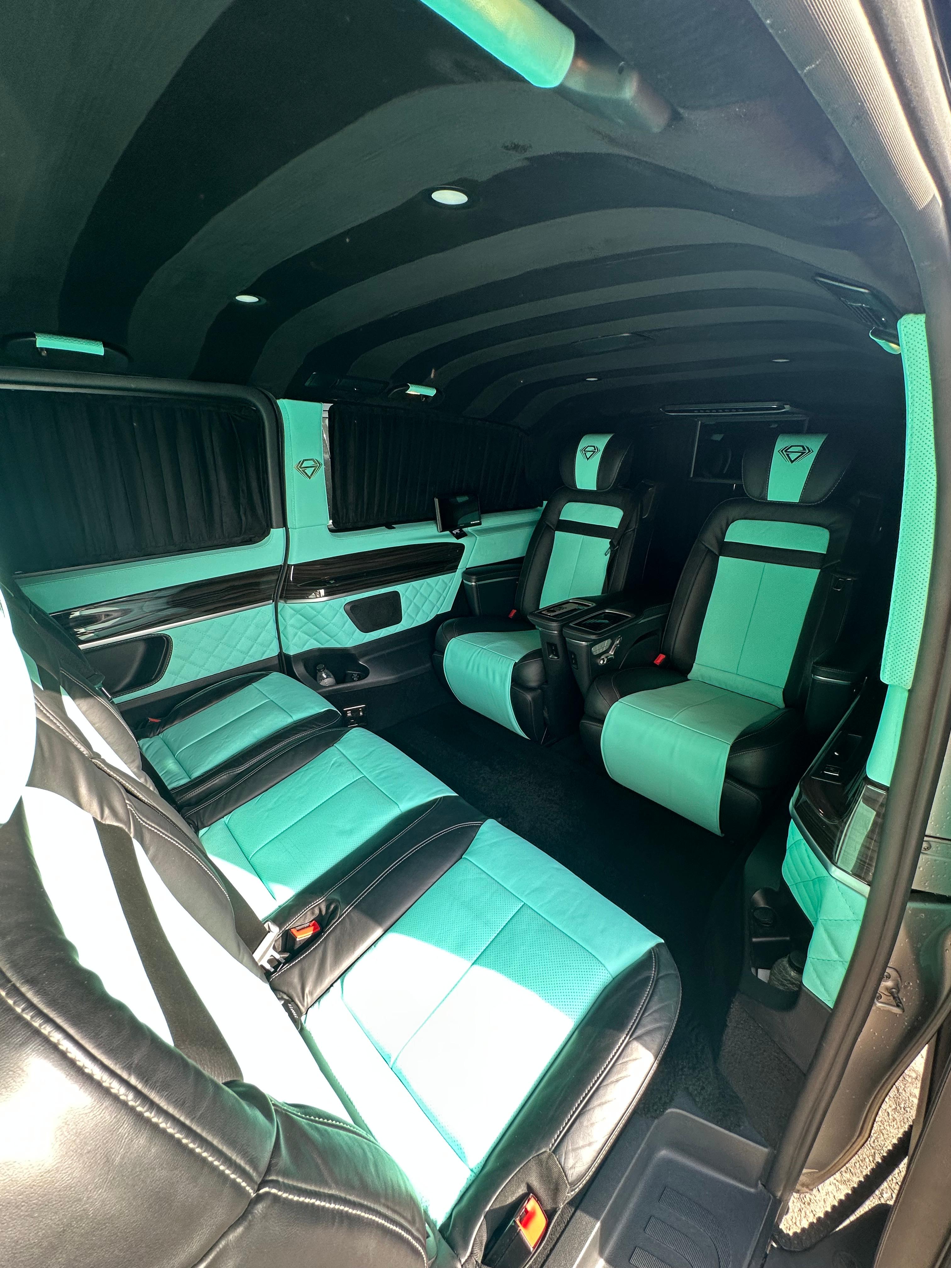 5 Seater Tiffany Blue Luxury V-Class Landjet