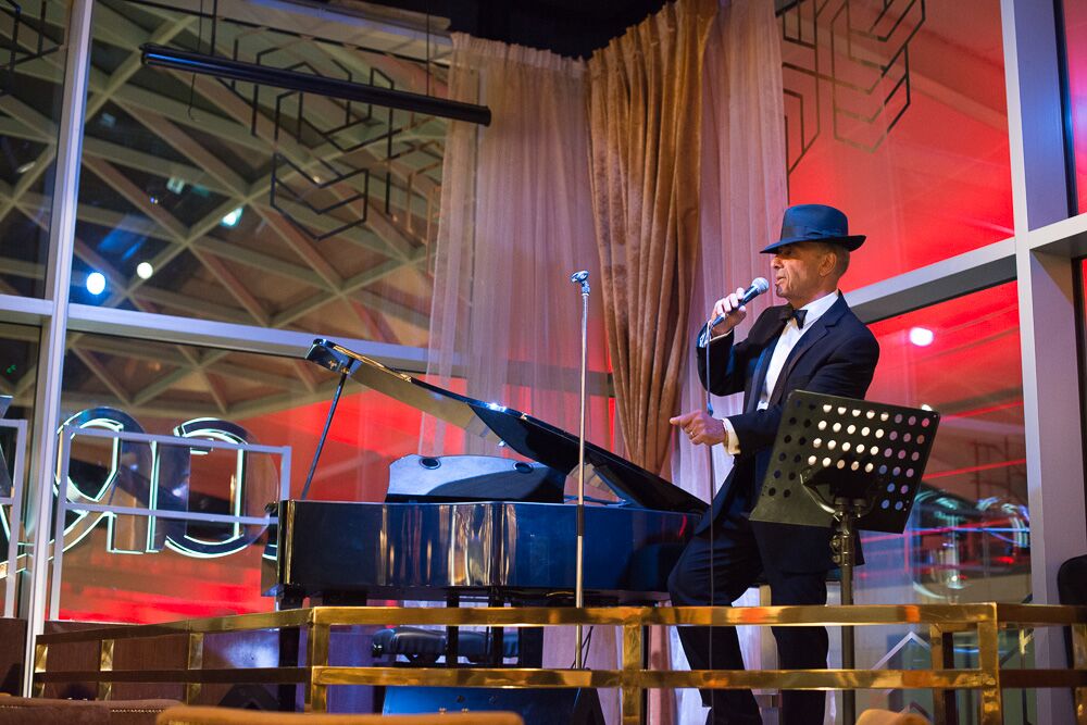 OL' Brown Eyes Is Here