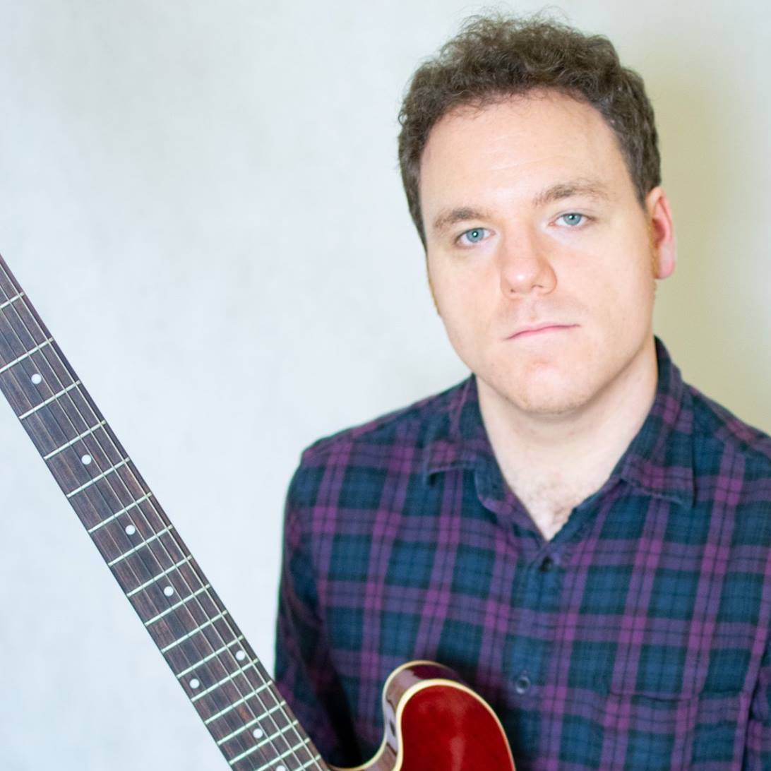 Acoustic Singer Tom Favell with Uptempo Songs from Across the Decades