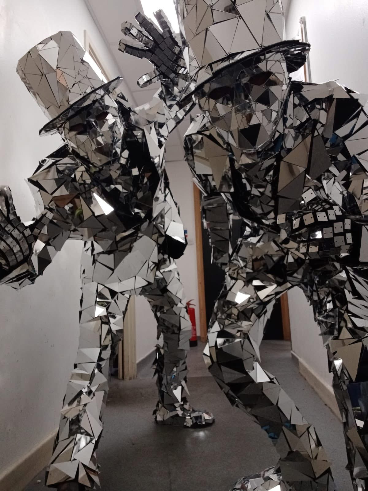 The Silver Mirror Men ✨