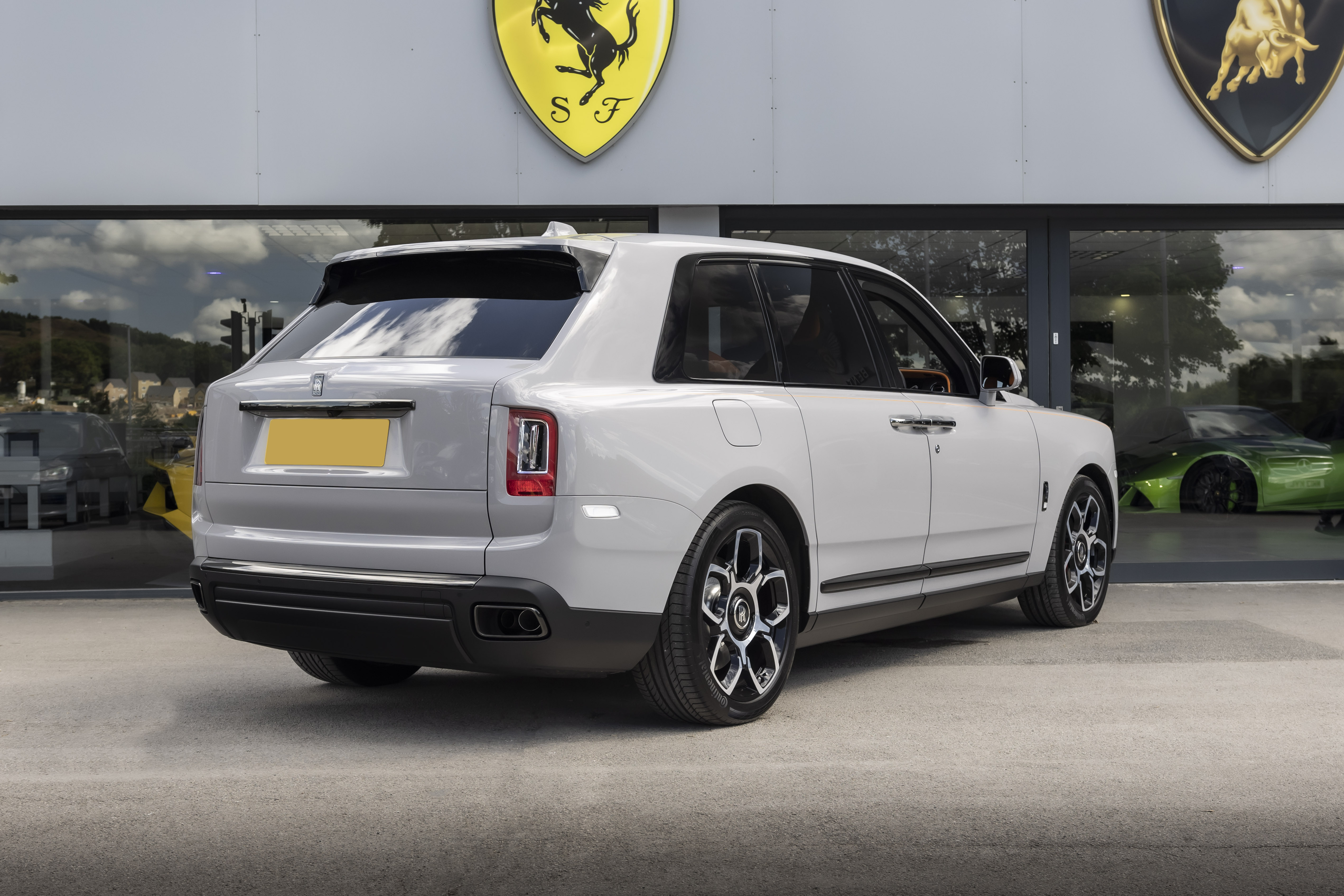 4x4 Luxury Rolls-Royce Cullinan