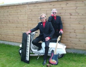 60s Tribute Band Sing Huge Hits from the 1960s