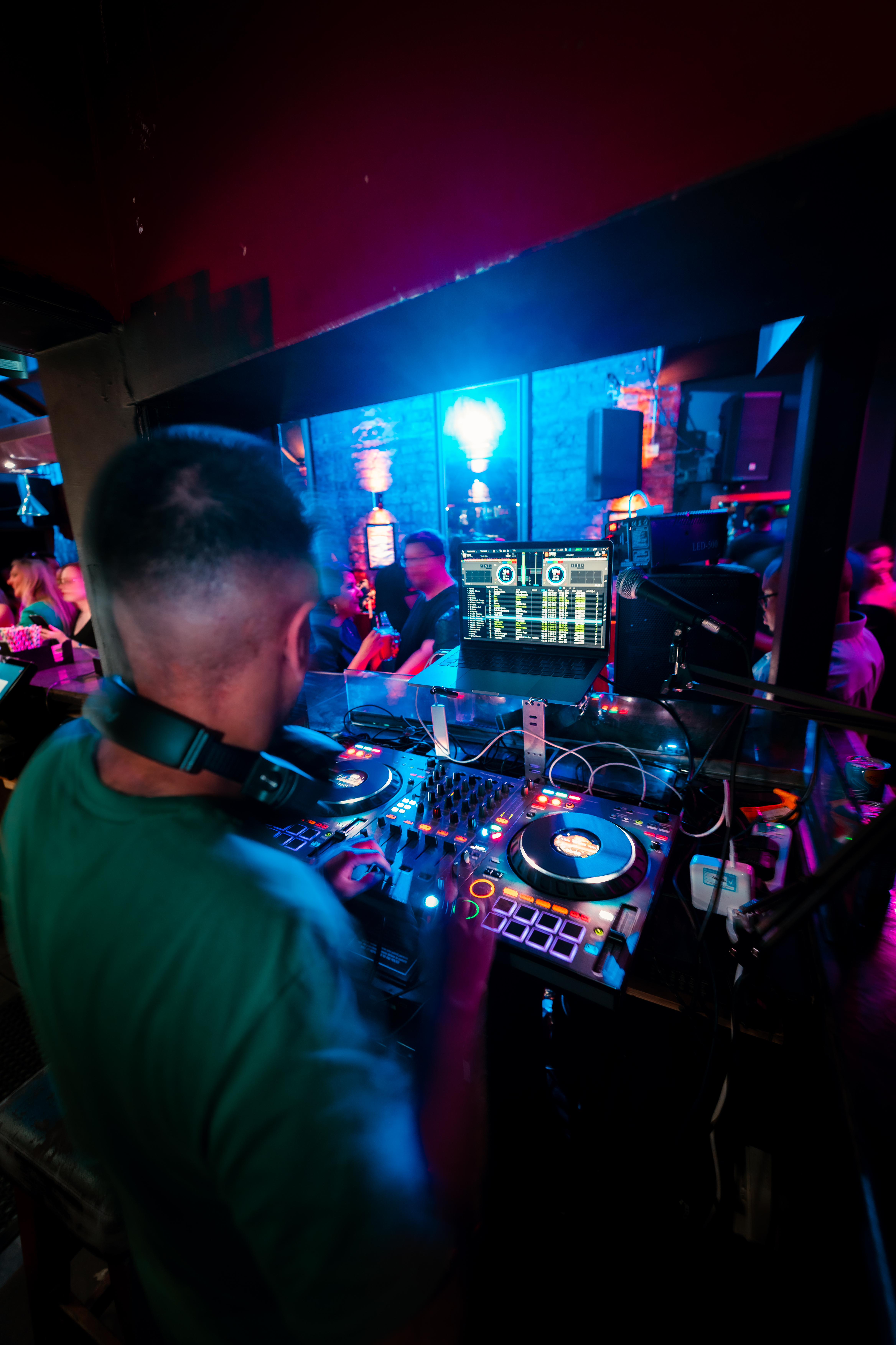 DJ Latif - Make it a night to remember!