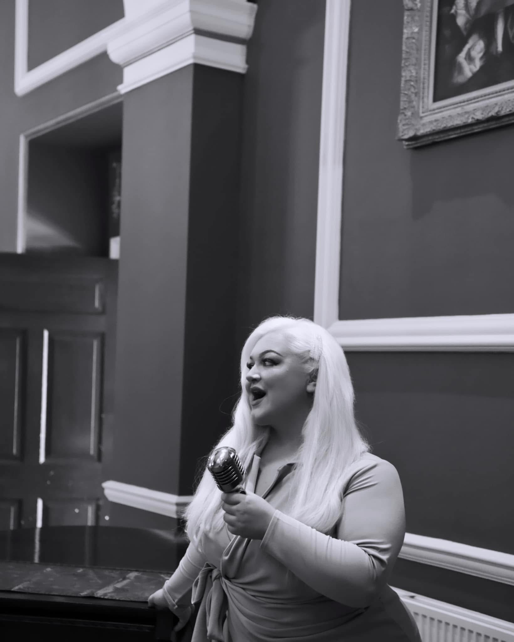 Captivating & Versatile Live Vocalist Charlotte Peck