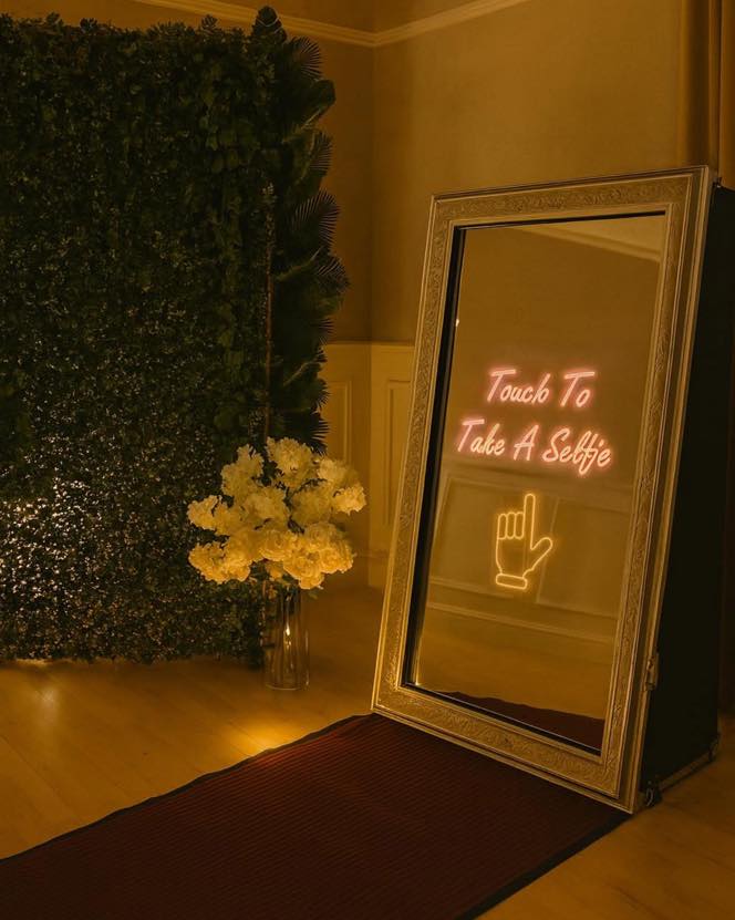 Luxury Touchscreen Magic Mirror Photobooth