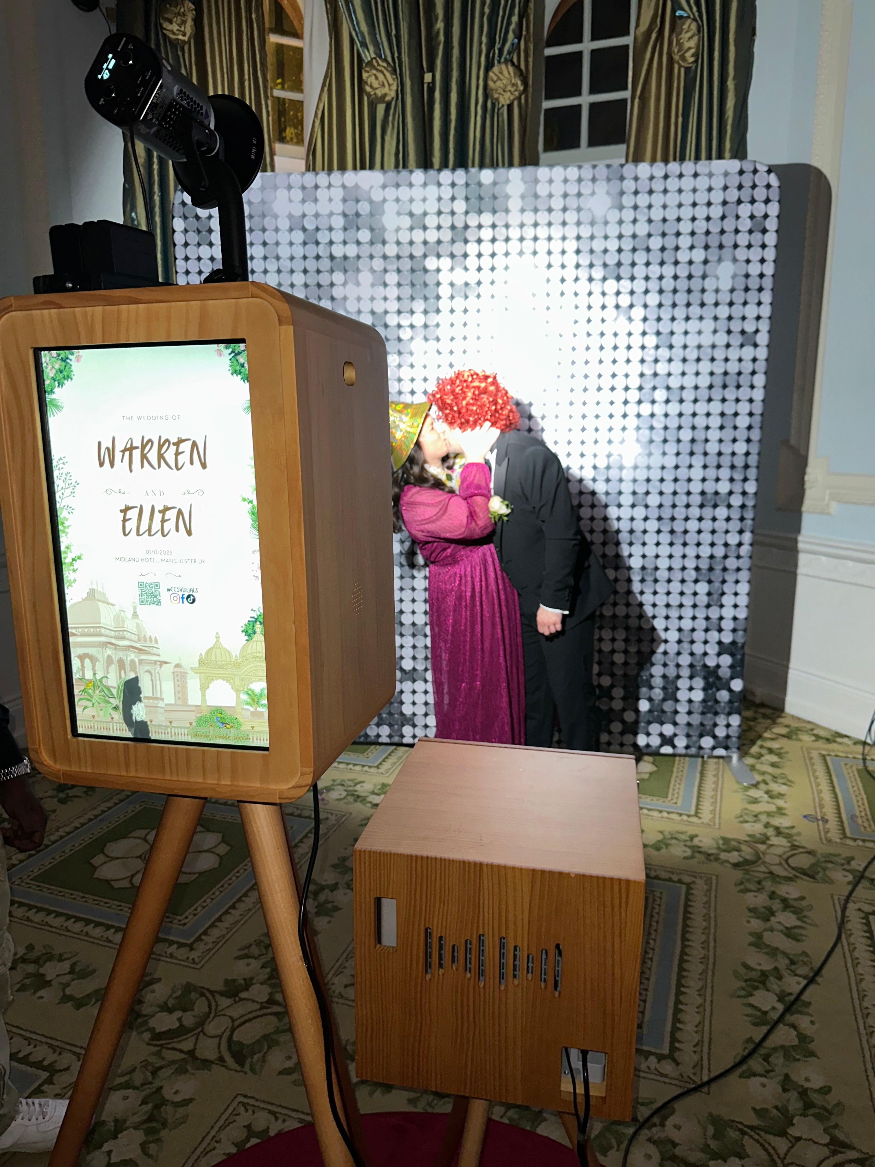 This Premium Vintage Selfie Pod Photobooth Will Bring Joy To Your Event