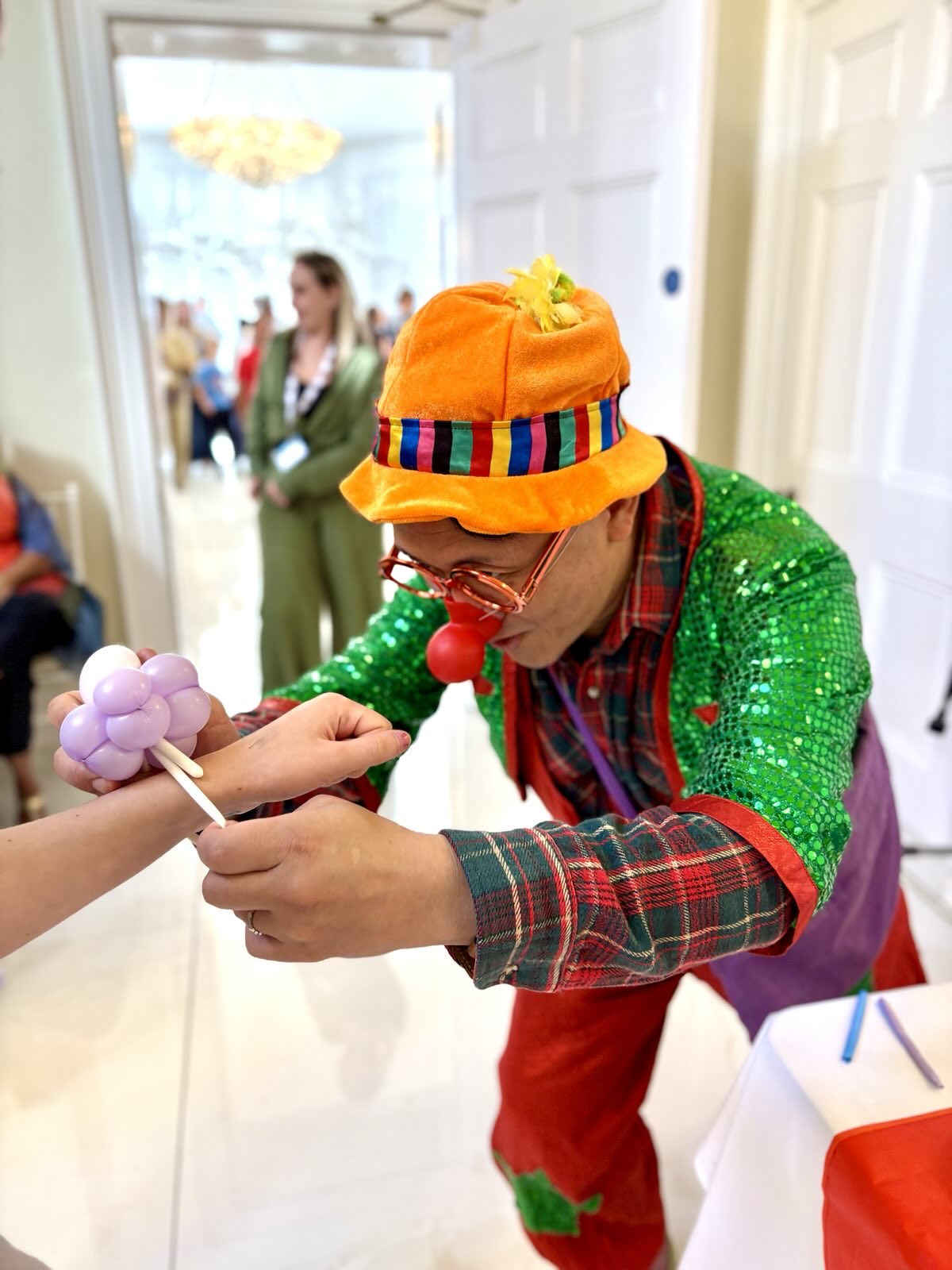 Children’s Party Entertainment – Magic & Balloon Twisting