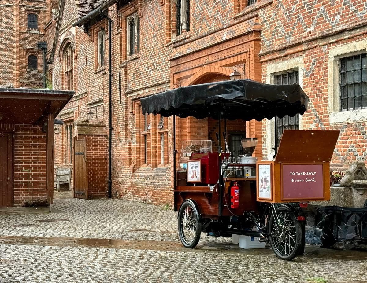Barista-Served Organic Coffee from an Eye-Catching Coffee Bike